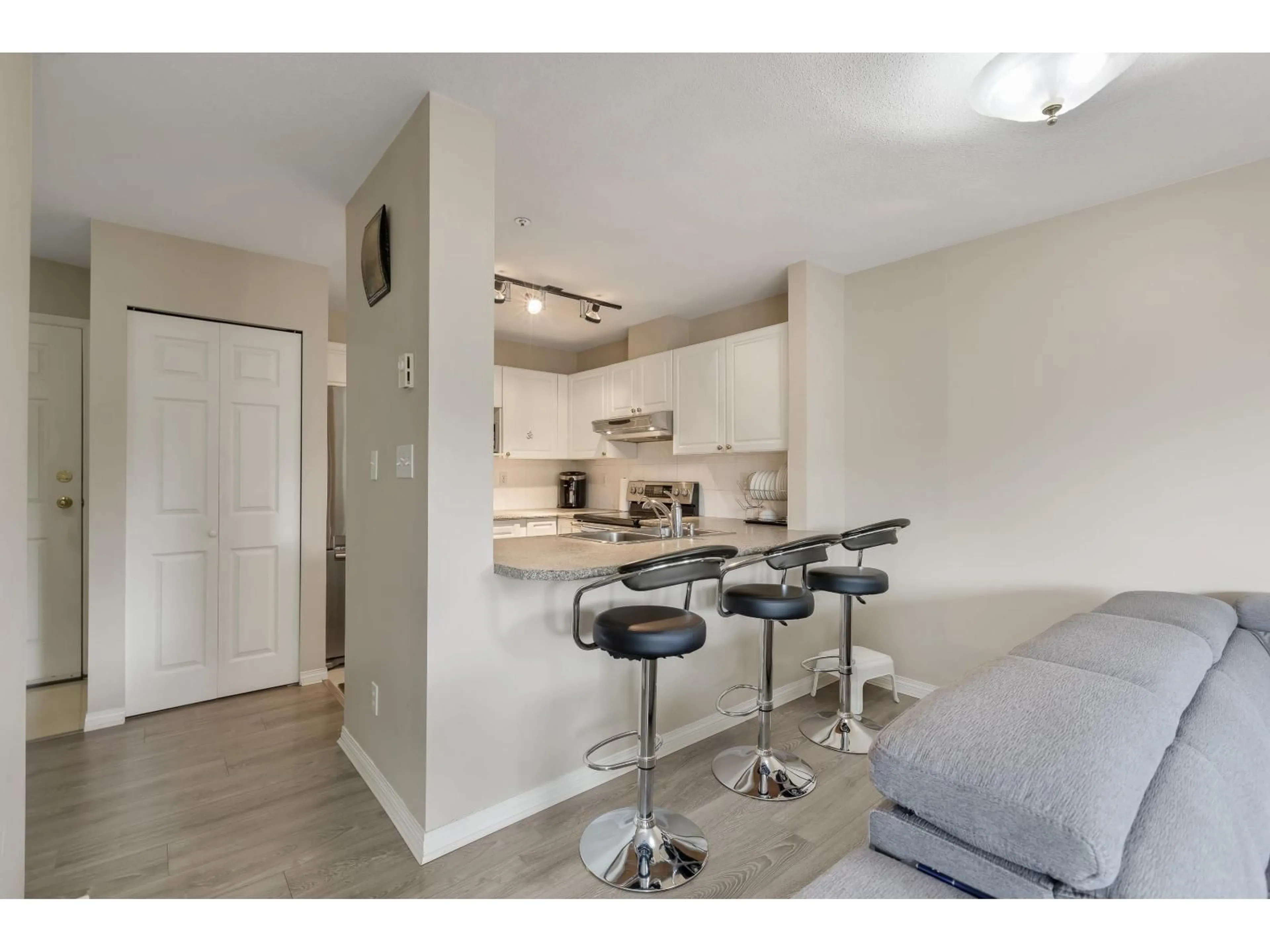 Unknown for 401 - 13733 74, Surrey British Columbia V3W1B8