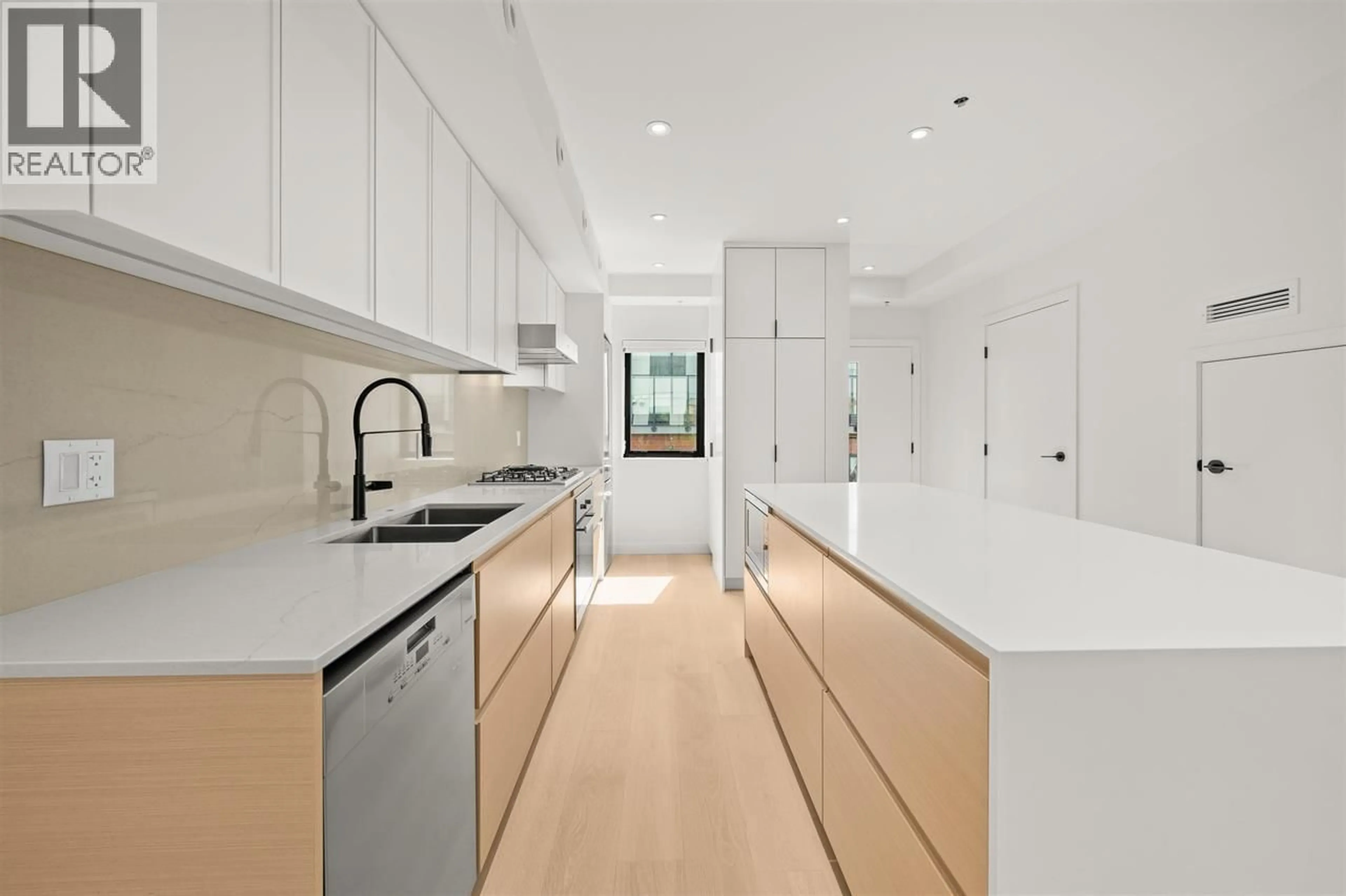 Contemporary kitchen, unknown for 32 - 530 28TH AVENUE, Vancouver British Columbia V5Z2H1