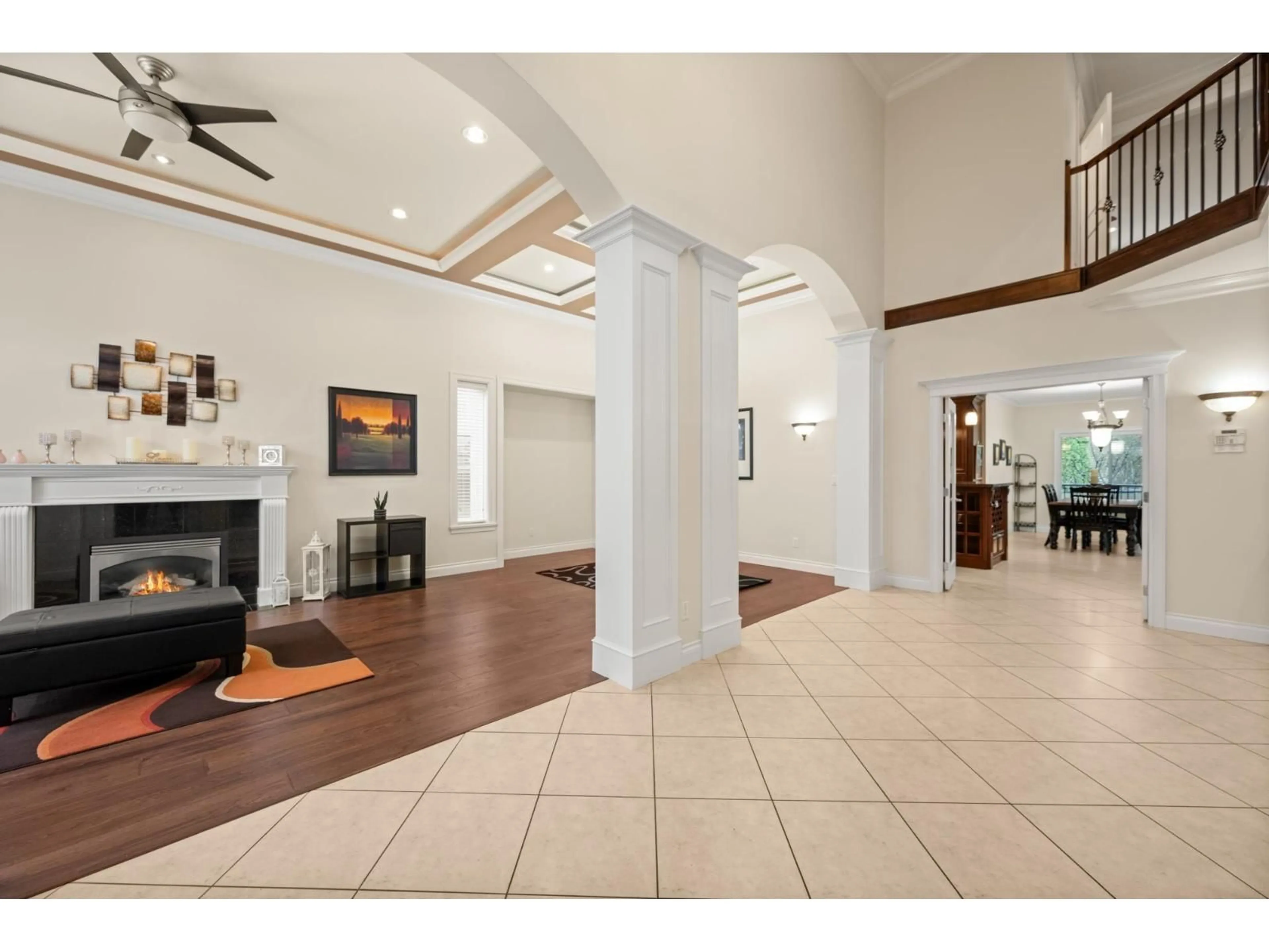 Indoor foyer for 16416 92A, Surrey British Columbia V4N5N1