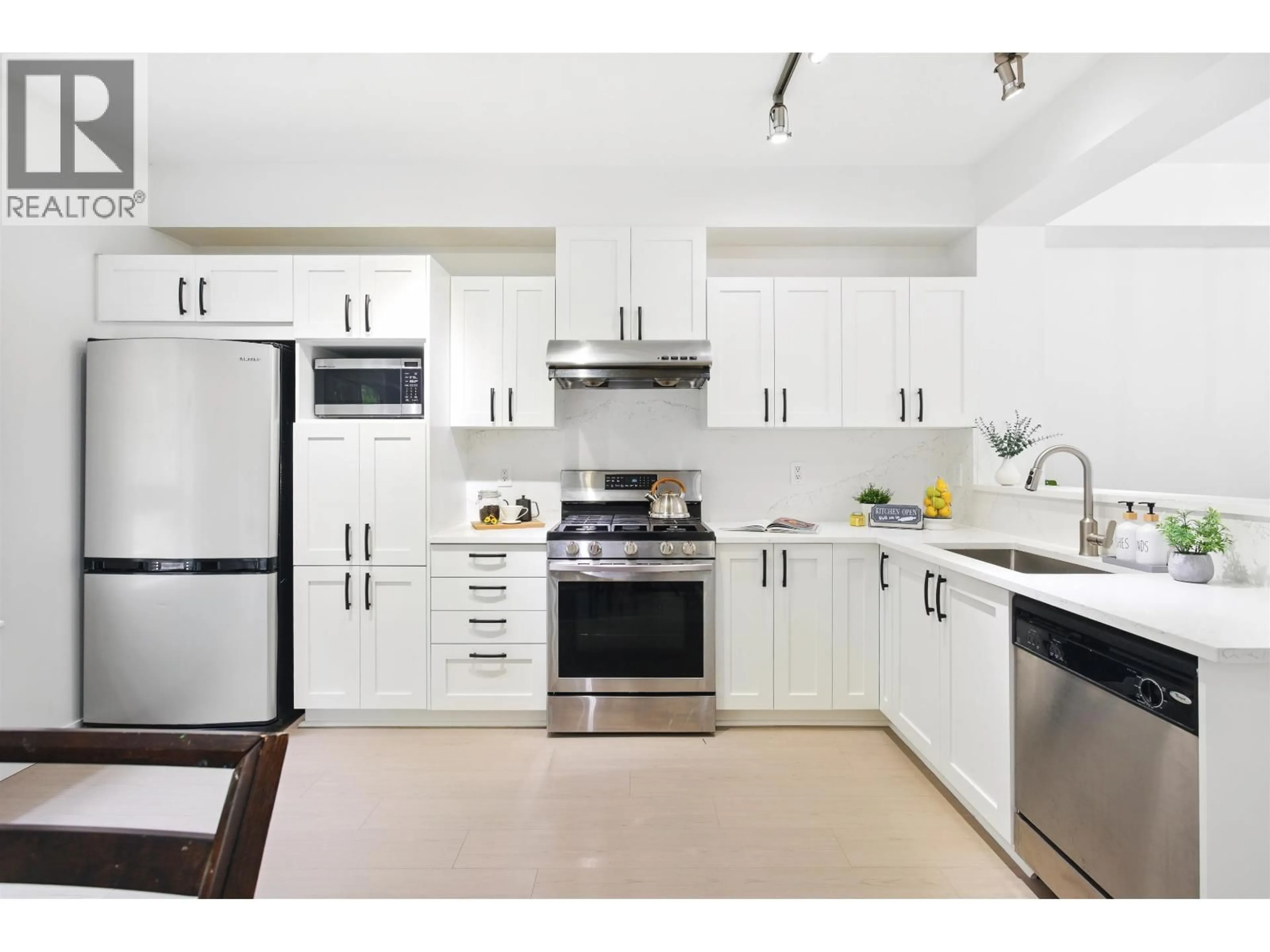 Standard kitchen, ceramic/tile floor for 10 - 3065 DAYANEE SPRINGS BOULEVARD, Coquitlam British Columbia V3E0A5