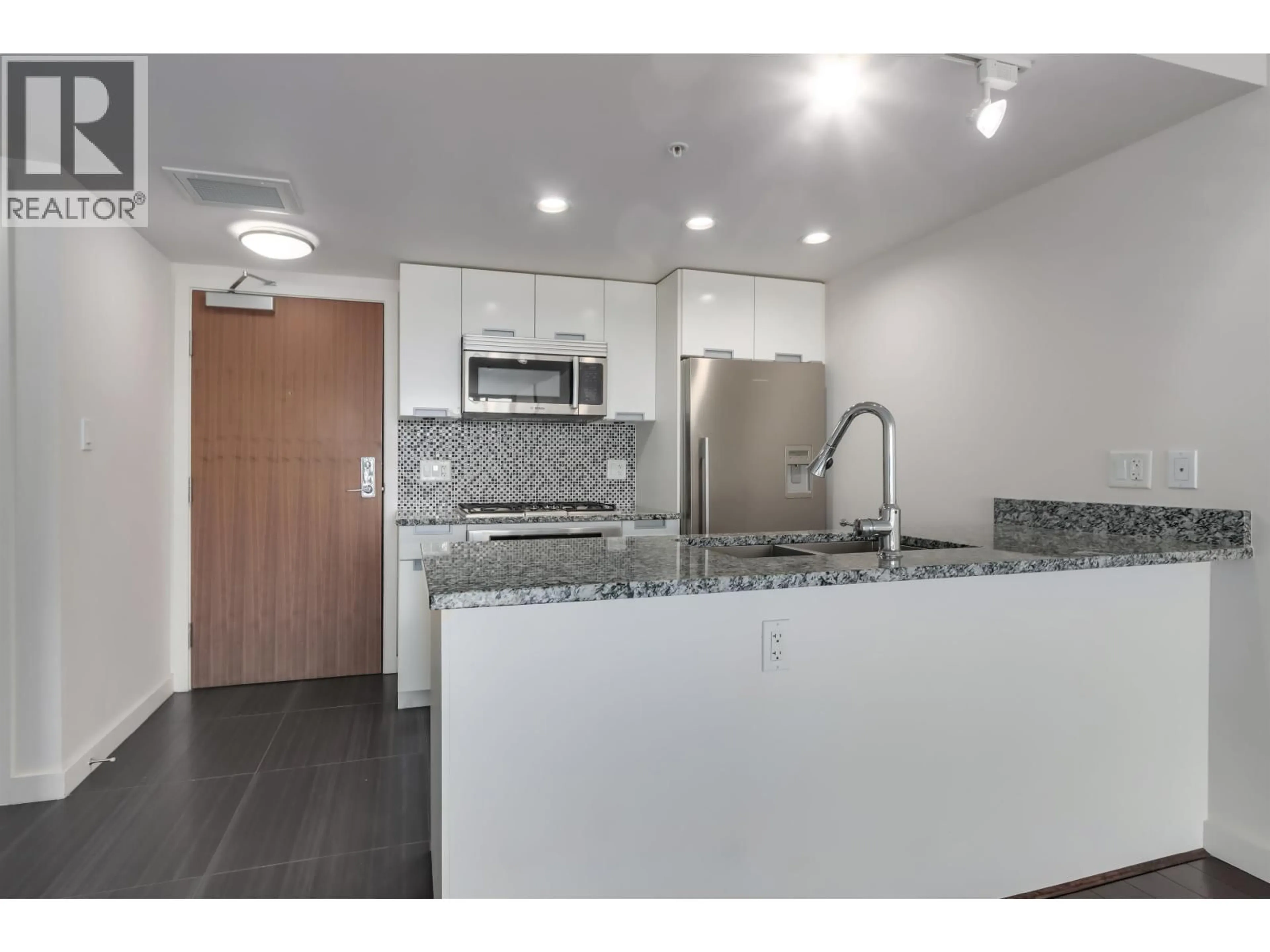 Standard kitchen, unknown for 768 - 2080 BROADWAY, Vancouver British Columbia V6J0C7