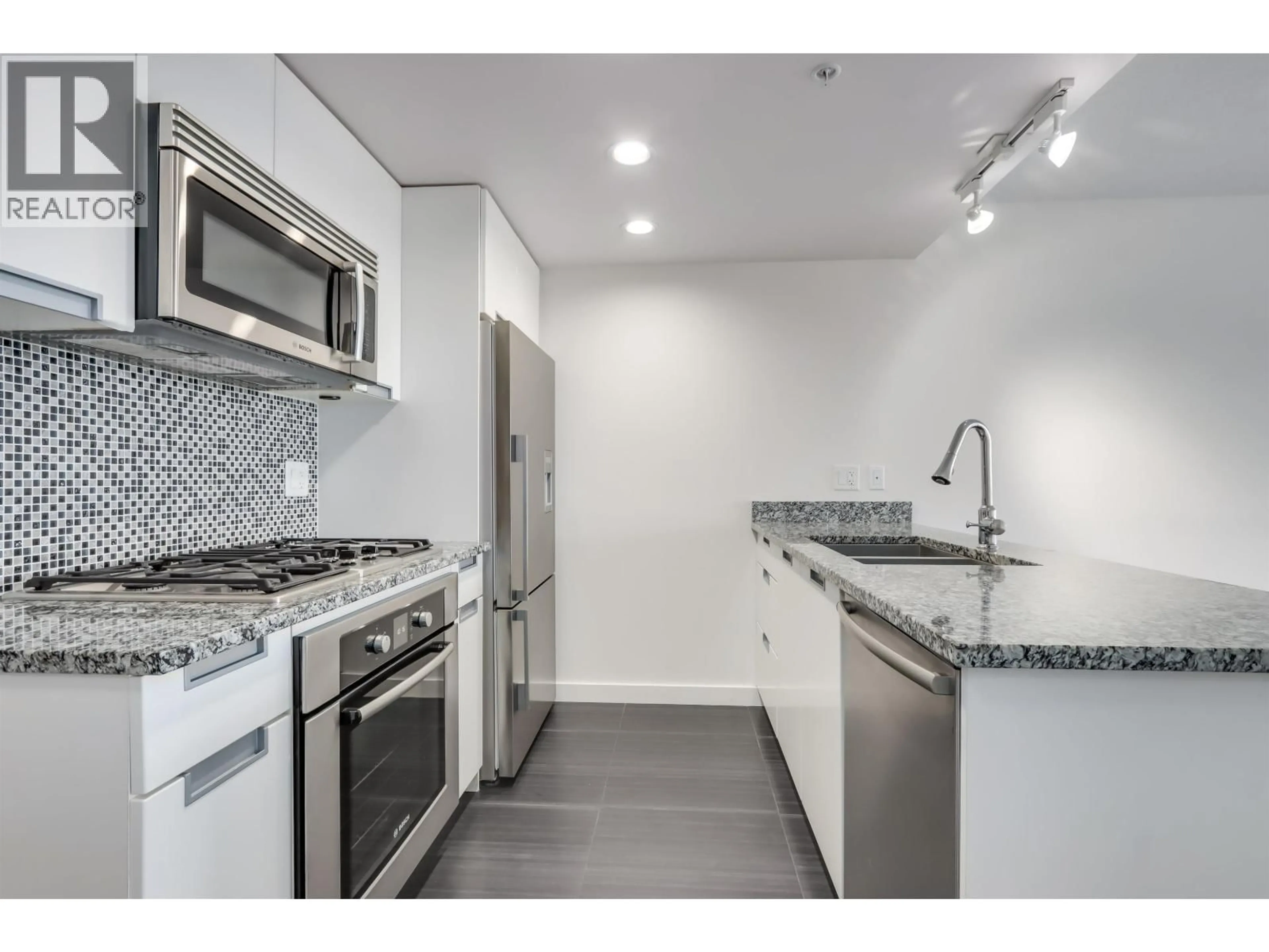 Standard kitchen, unknown for 768 - 2080 BROADWAY, Vancouver British Columbia V6J0C7