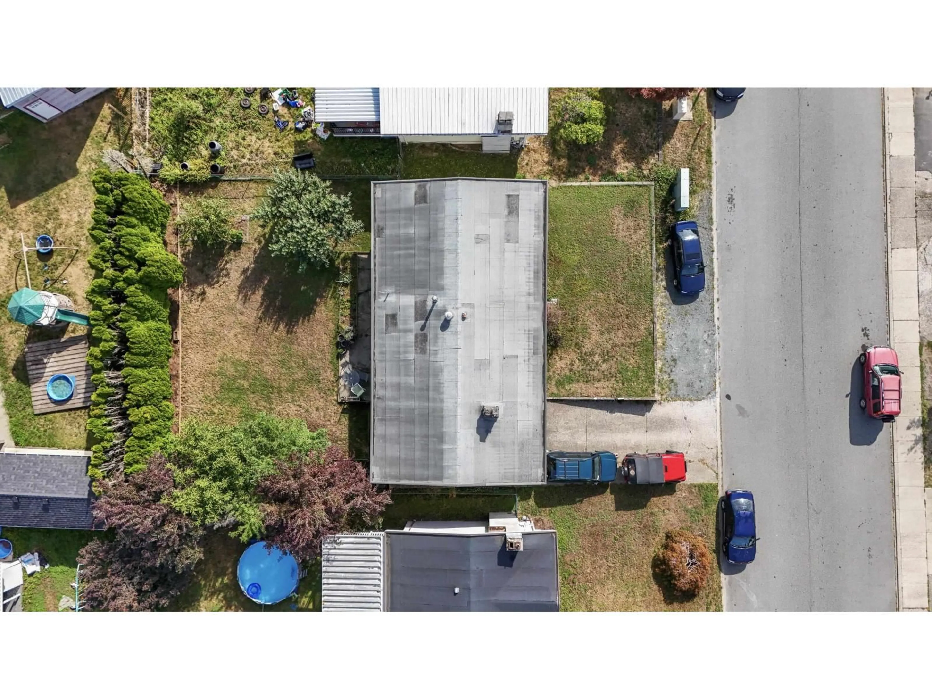A pic from outside/outdoor area/front of a property/back of a property/a pic from drone, street for 32773 CHEHALIS, Abbotsford British Columbia V2T4Y9