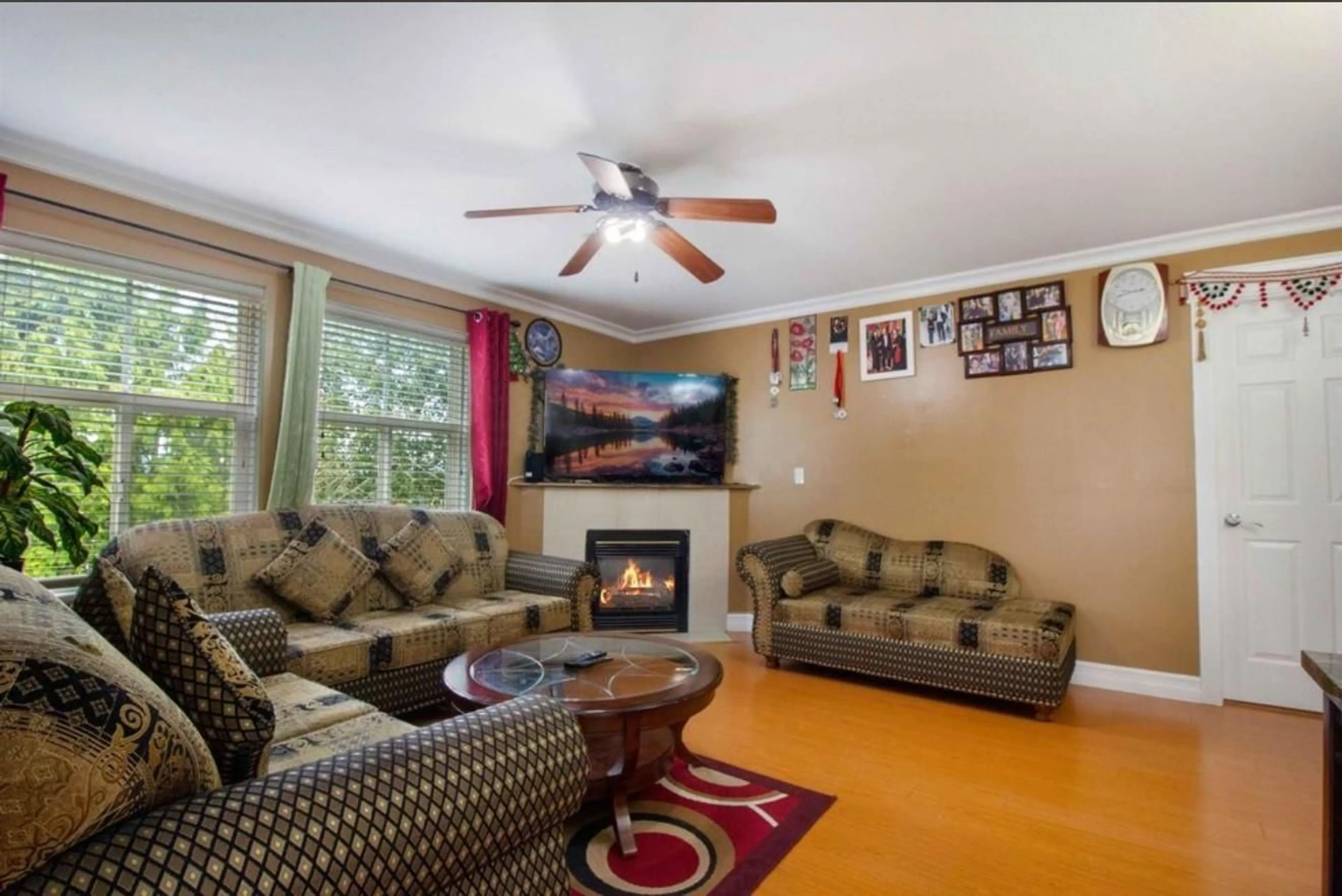 Living room with furniture, unknown for 401 - 12739 72 AVENUE, Surrey British Columbia V3W2M7