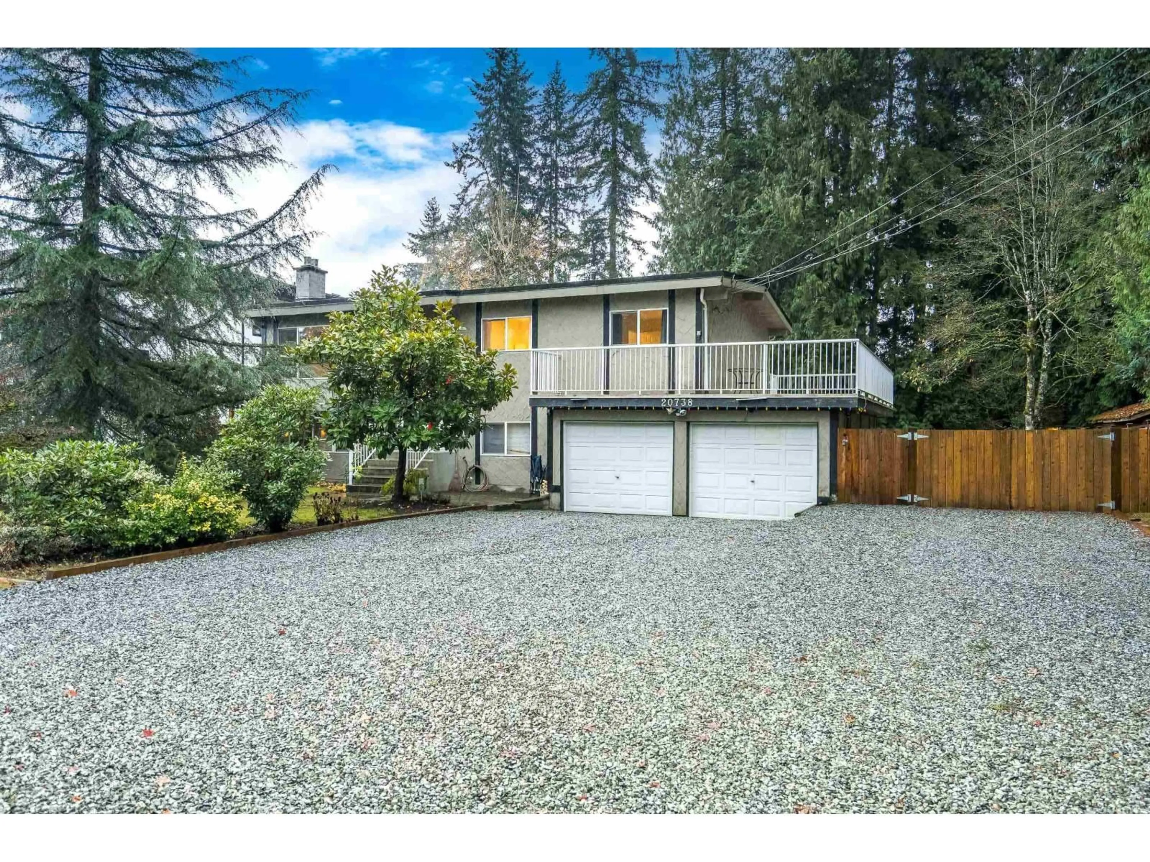 A pic from outside/outdoor area/front of a property/back of a property/a pic from drone, street for 20738 38A, Langley British Columbia V3A2V4