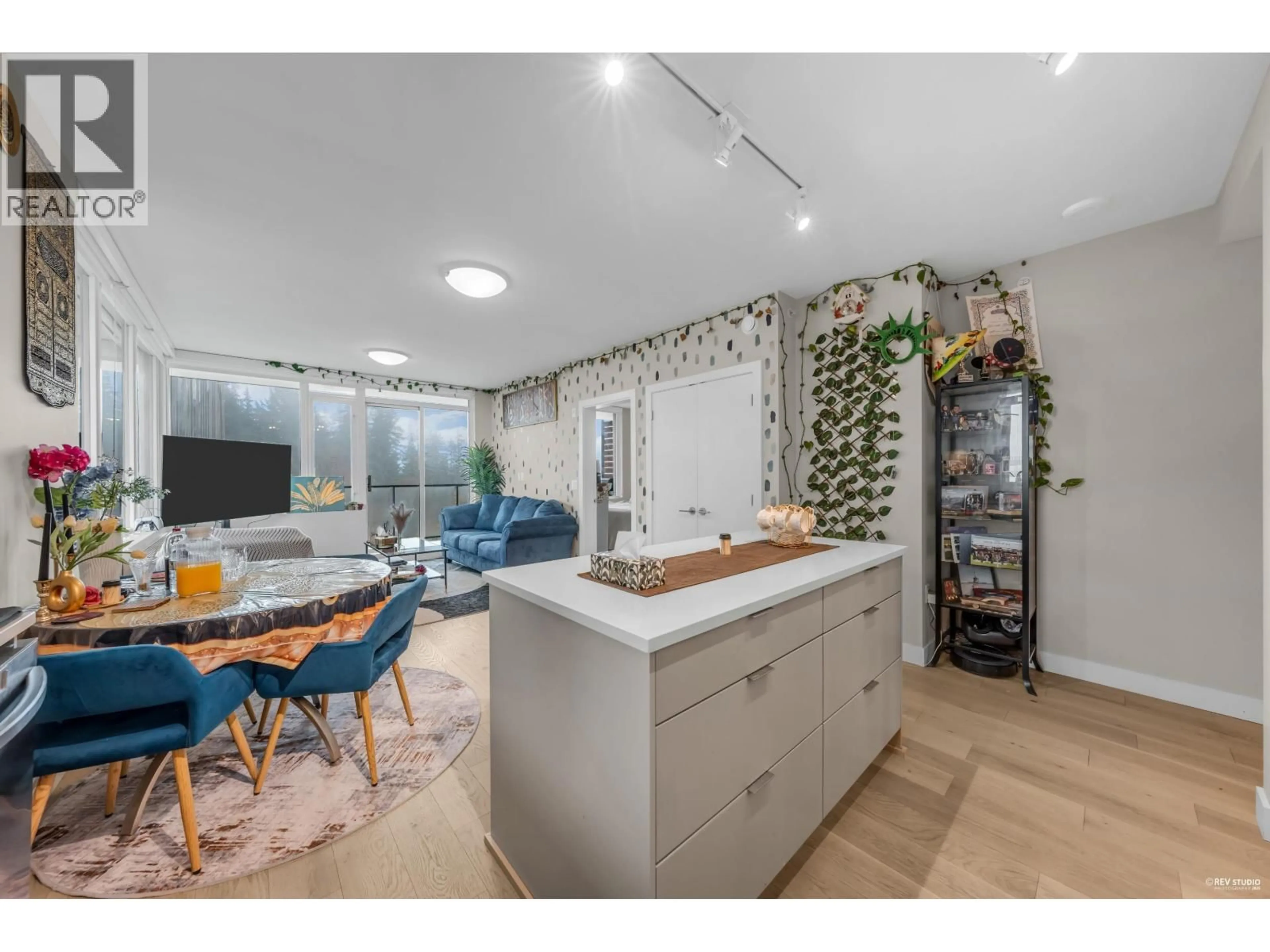 Open concept kitchen, unknown for 702 - 8725 UNIVERSITY CRESCENT, Burnaby British Columbia V5A4Y8