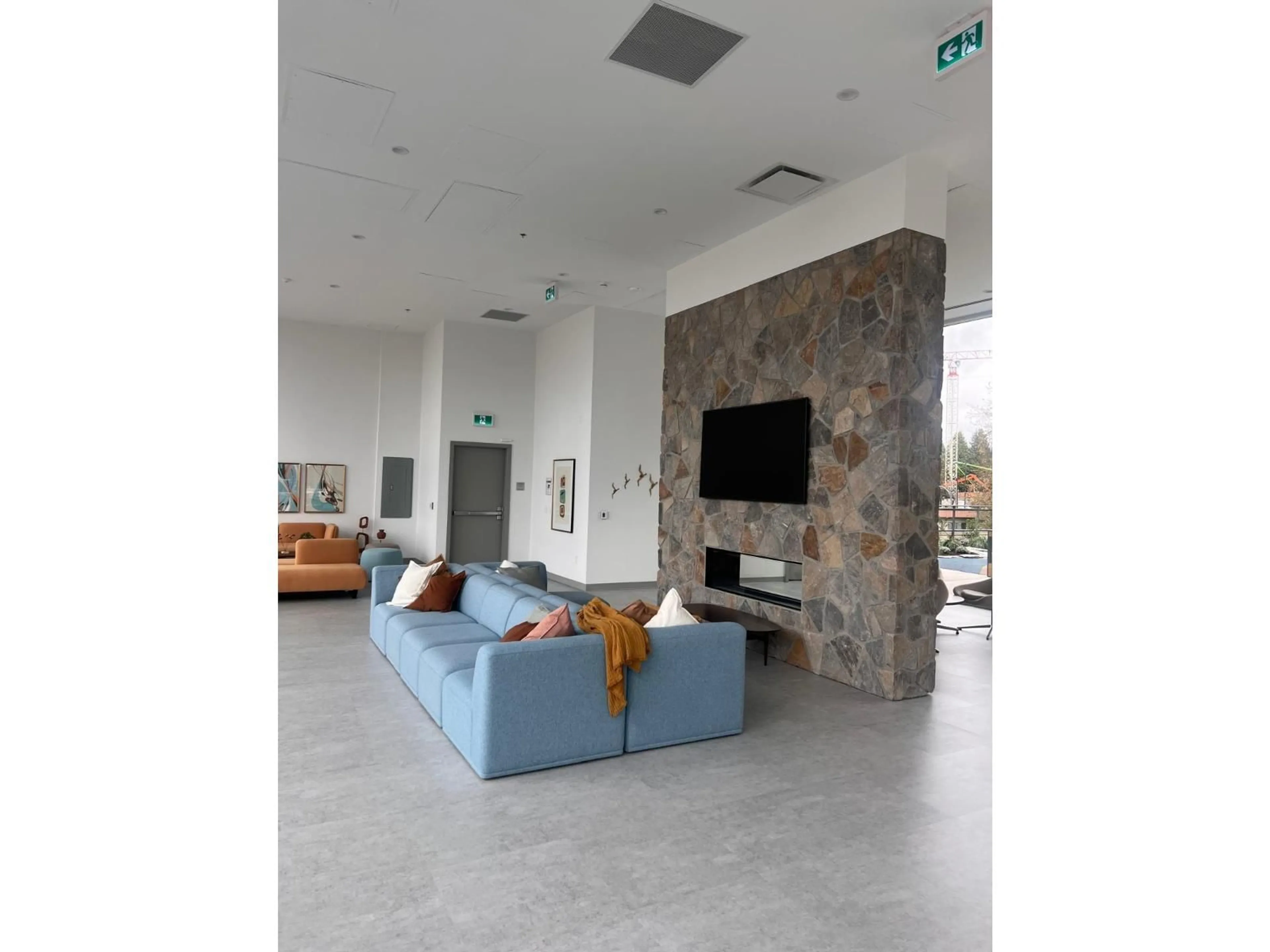 Lobby for 3211 - 13675 107A, Surrey British Columbia V3T2H2