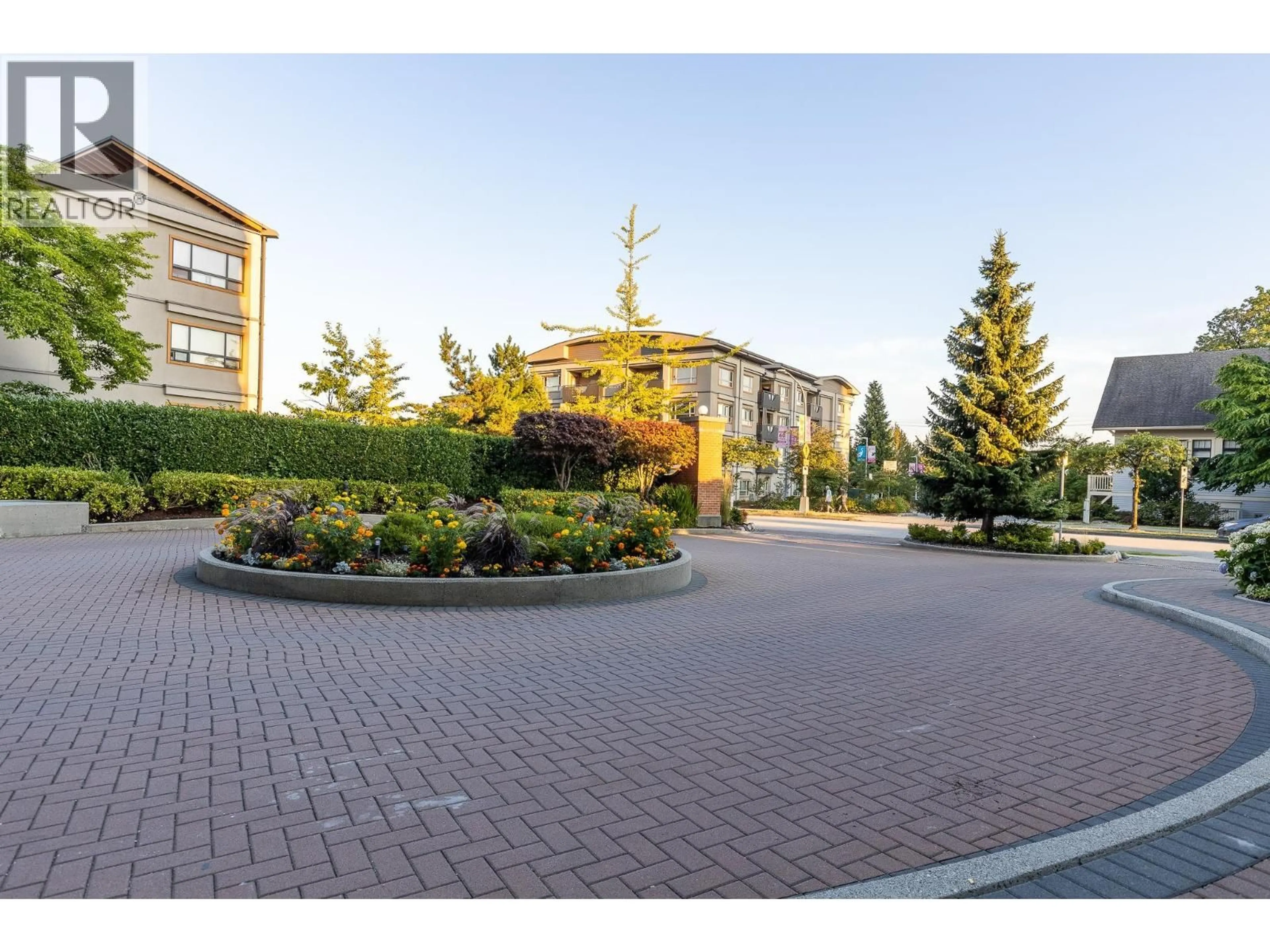 Patio, street for 1401 - 6659 SOUTHOAKS CRESCENT, Burnaby British Columbia V5E4M9