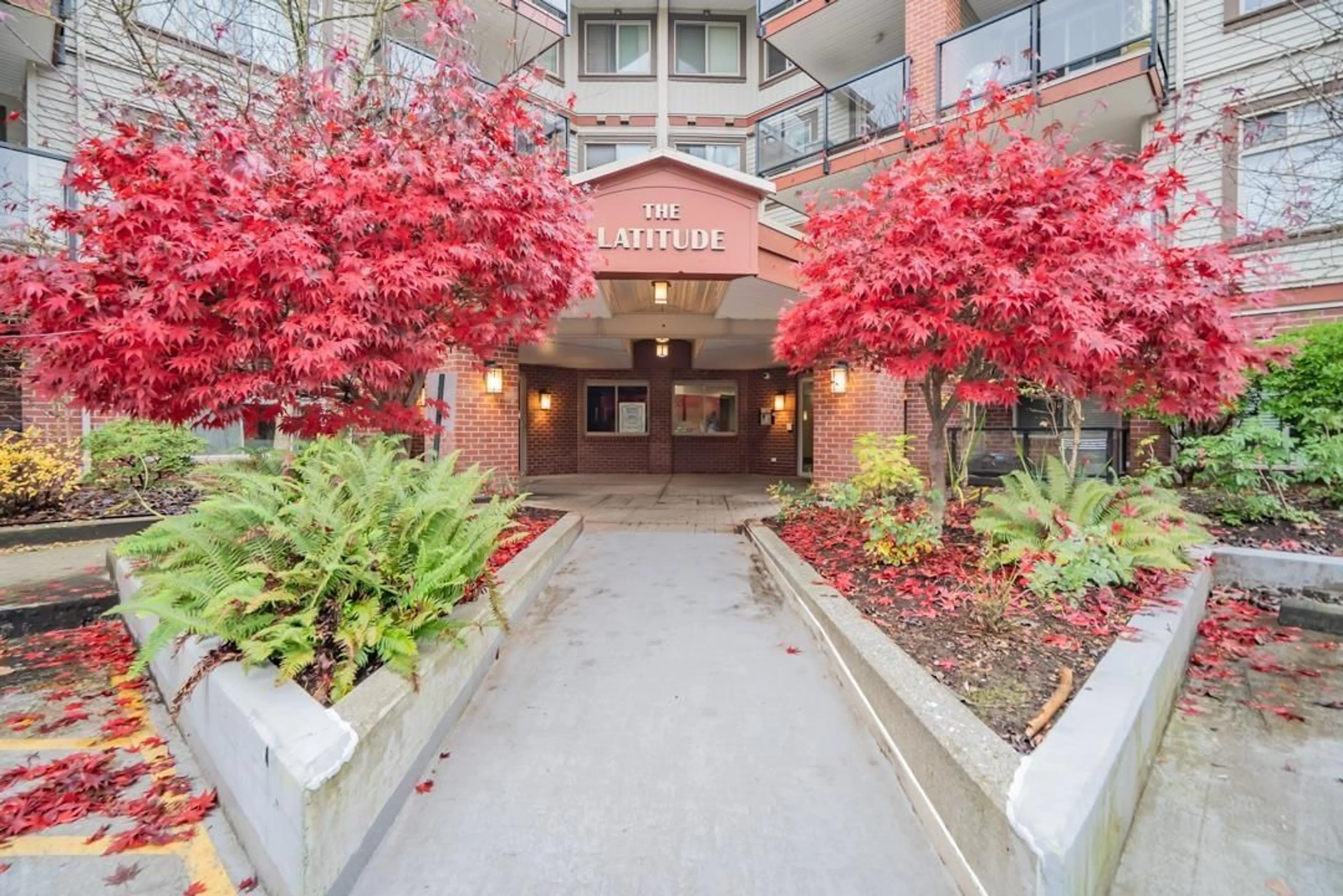 Indoor foyer for 301 - 2233 MCKENZIE, Abbotsford British Columbia V2S4A1