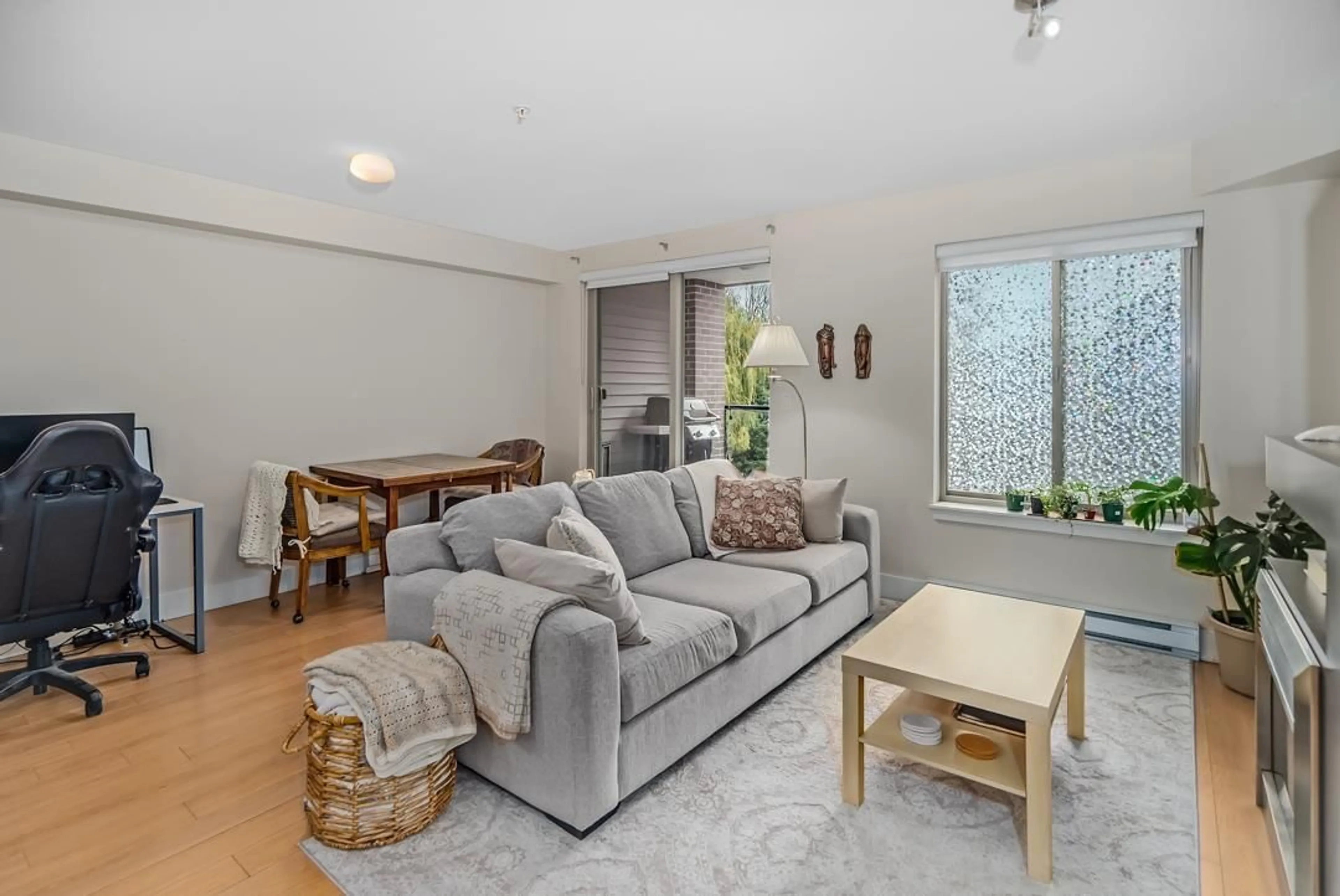 Living room with furniture, unknown for 301 - 2233 MCKENZIE, Abbotsford British Columbia V2S4A1