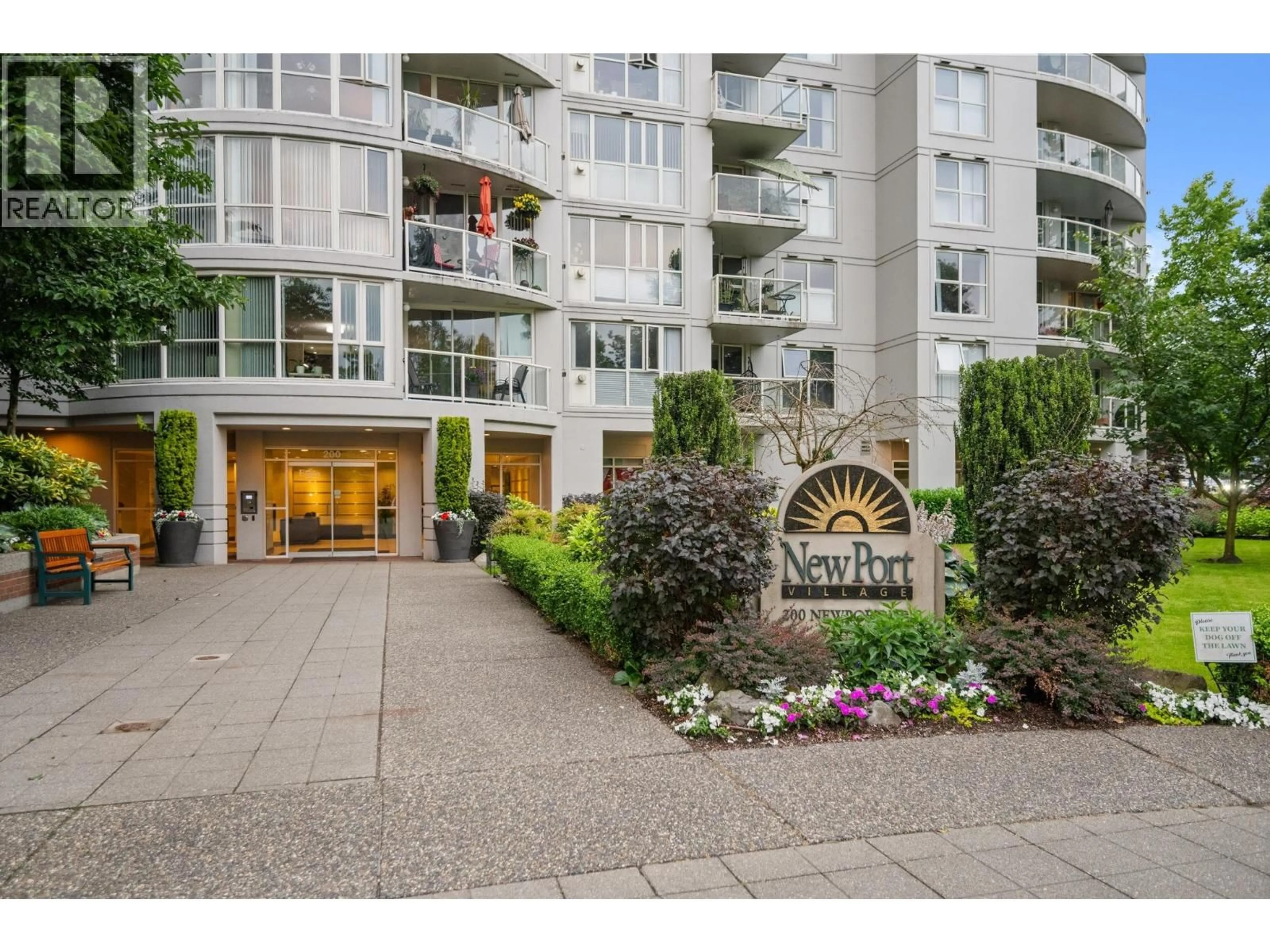 Indoor foyer for 1004 - 200 NEWPORT DRIVE, Port Moody British Columbia V3H5B7