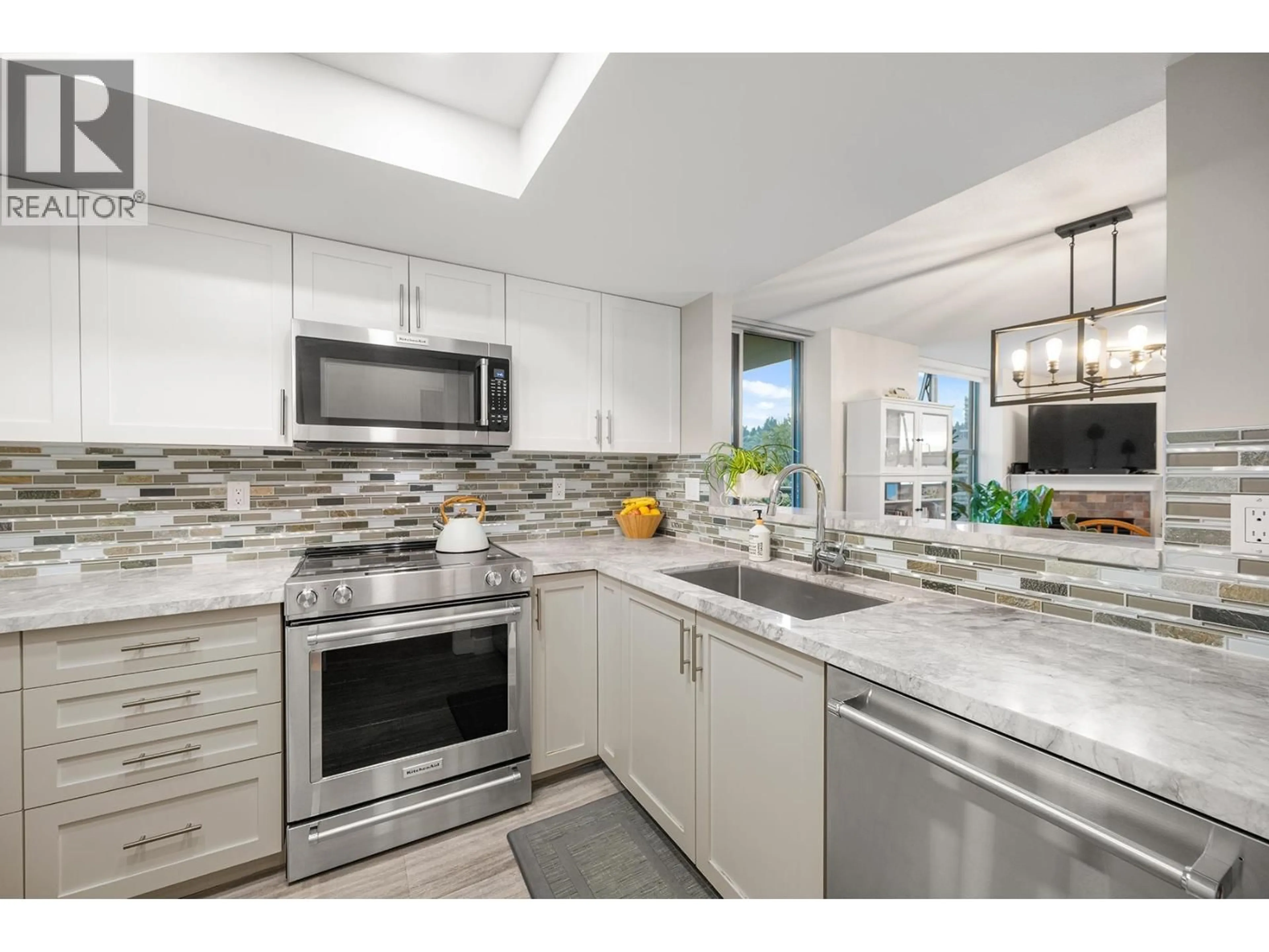 Open concept kitchen, ceramic/tile floor for 1004 - 200 NEWPORT DRIVE, Port Moody British Columbia V3H5B7
