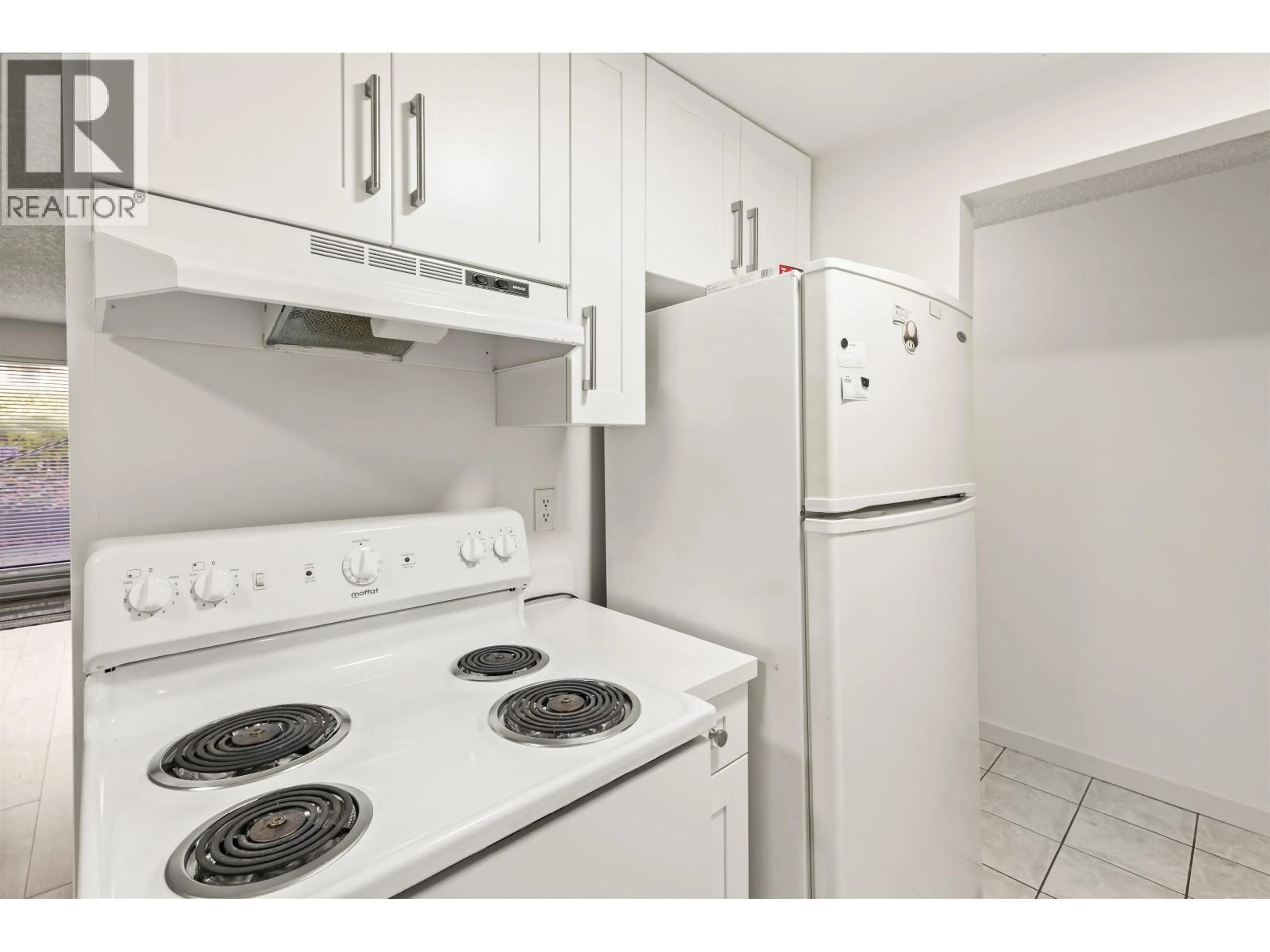 Standard kitchen, unknown for 162 - 7293 MOFFATT ROAD, Richmond British Columbia V6Y3E4