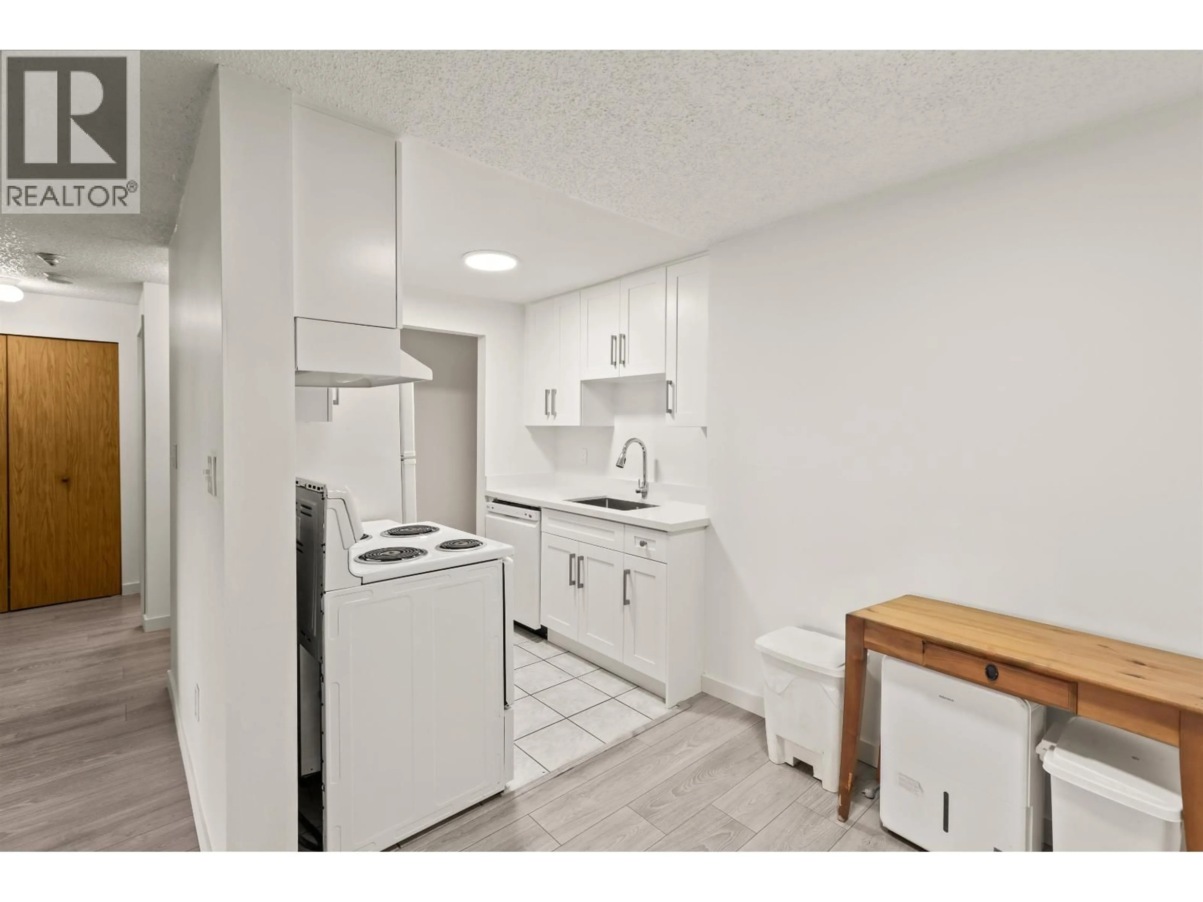 Standard kitchen, ceramic/tile floor for 162 - 7293 MOFFATT ROAD, Richmond British Columbia V6Y3E4