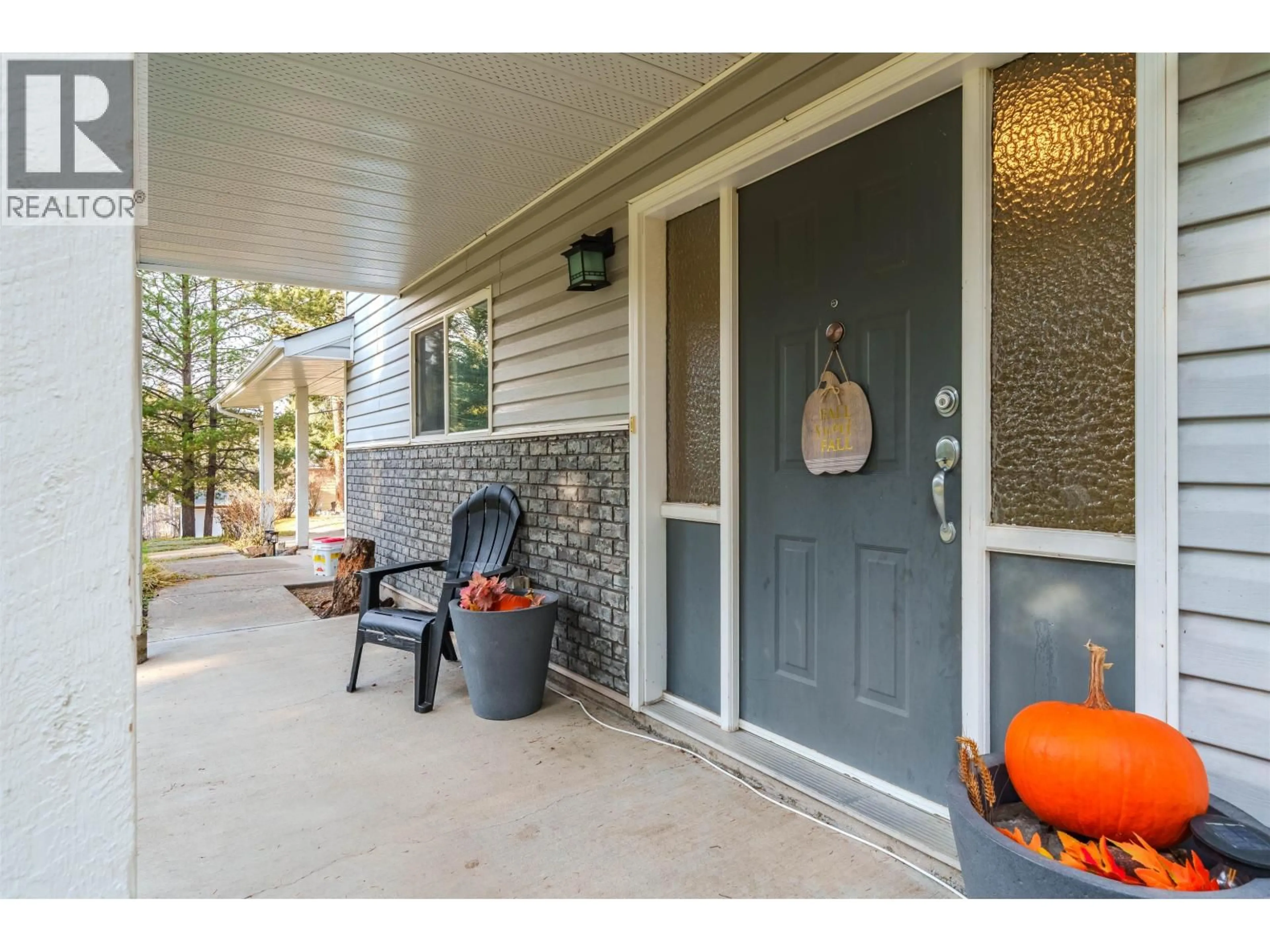 Indoor entryway for 5423 KITSUM COURT, 108 Mile Ranch British Columbia V0K2Z0