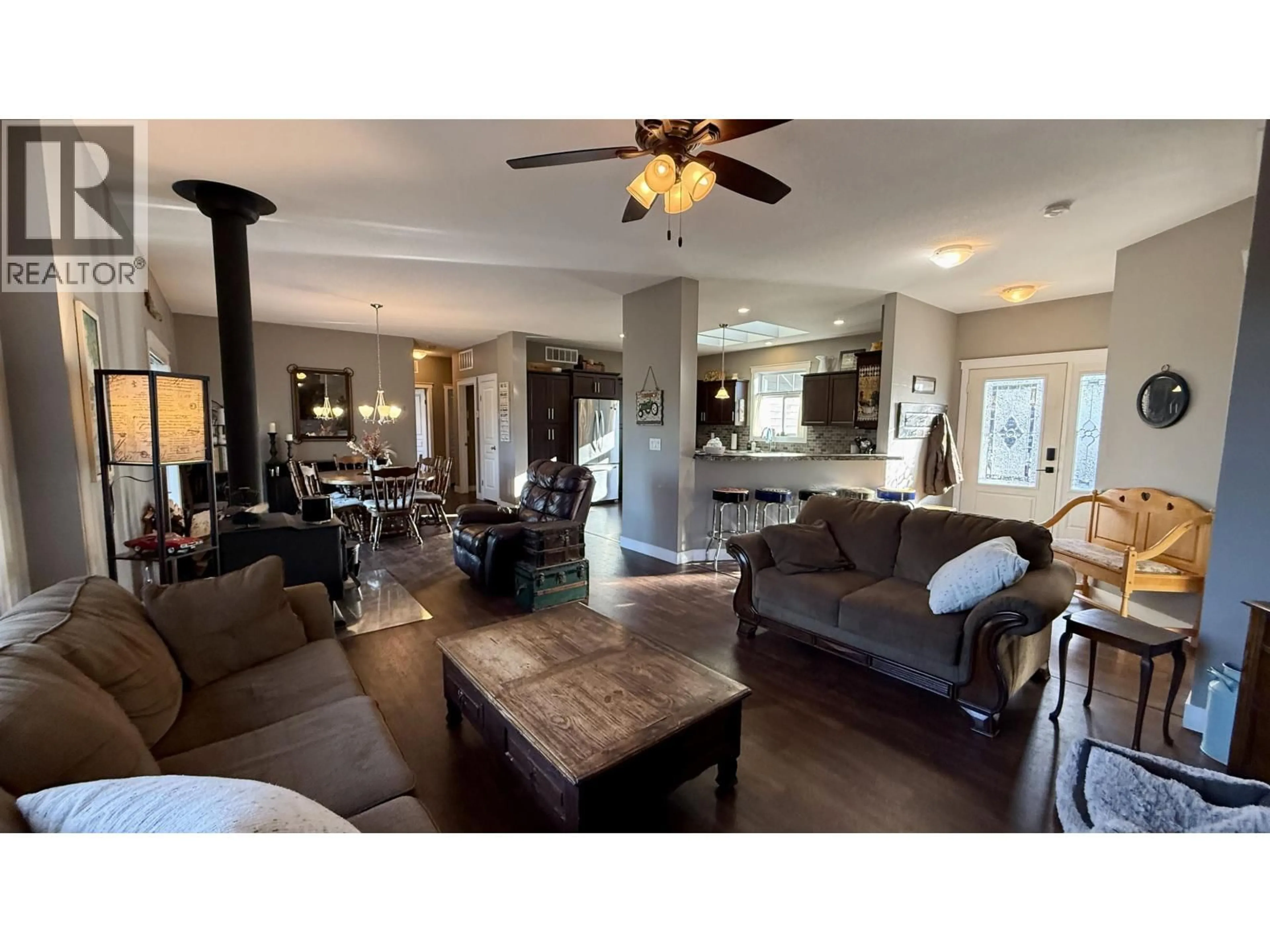 Living room with furniture, unknown for 6482 WATSON ROAD, Horse Lake British Columbia V0K1X3