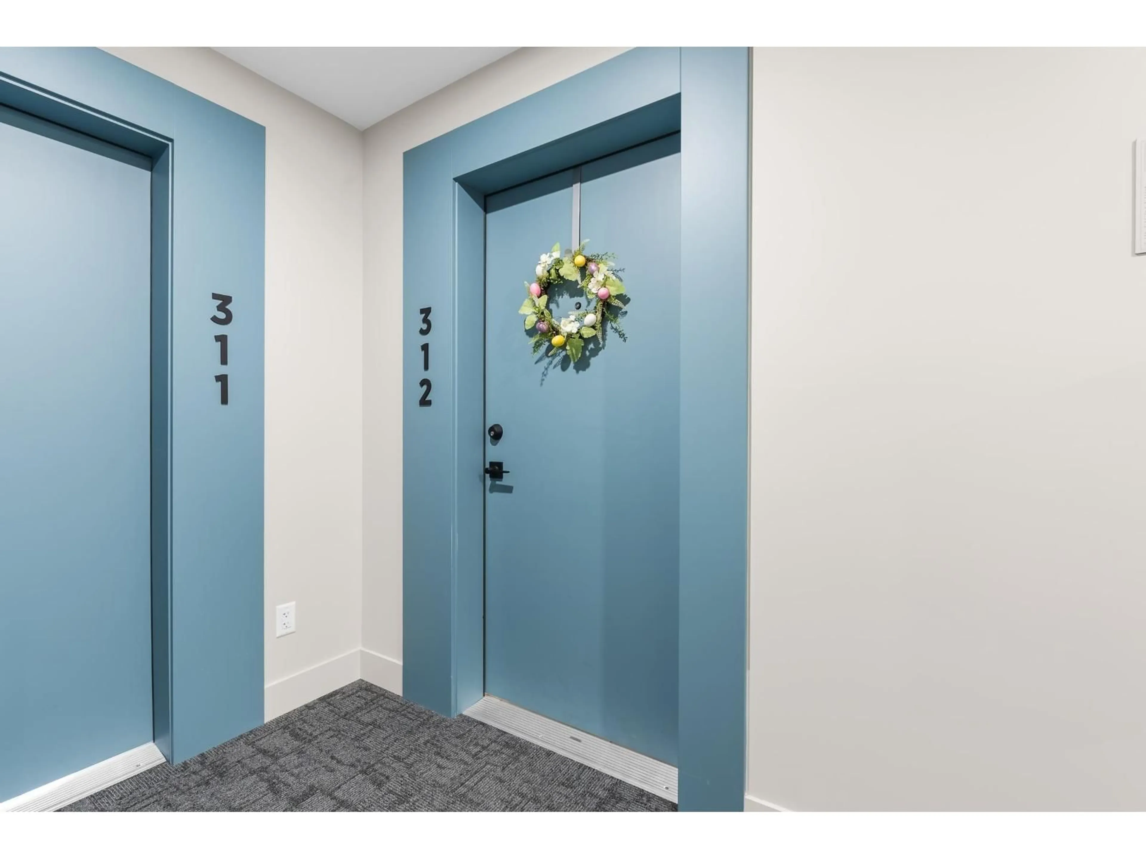 Indoor entryway for 312 - 45505 CAMPUS DRIVE, Chilliwack British Columbia V2R6L2