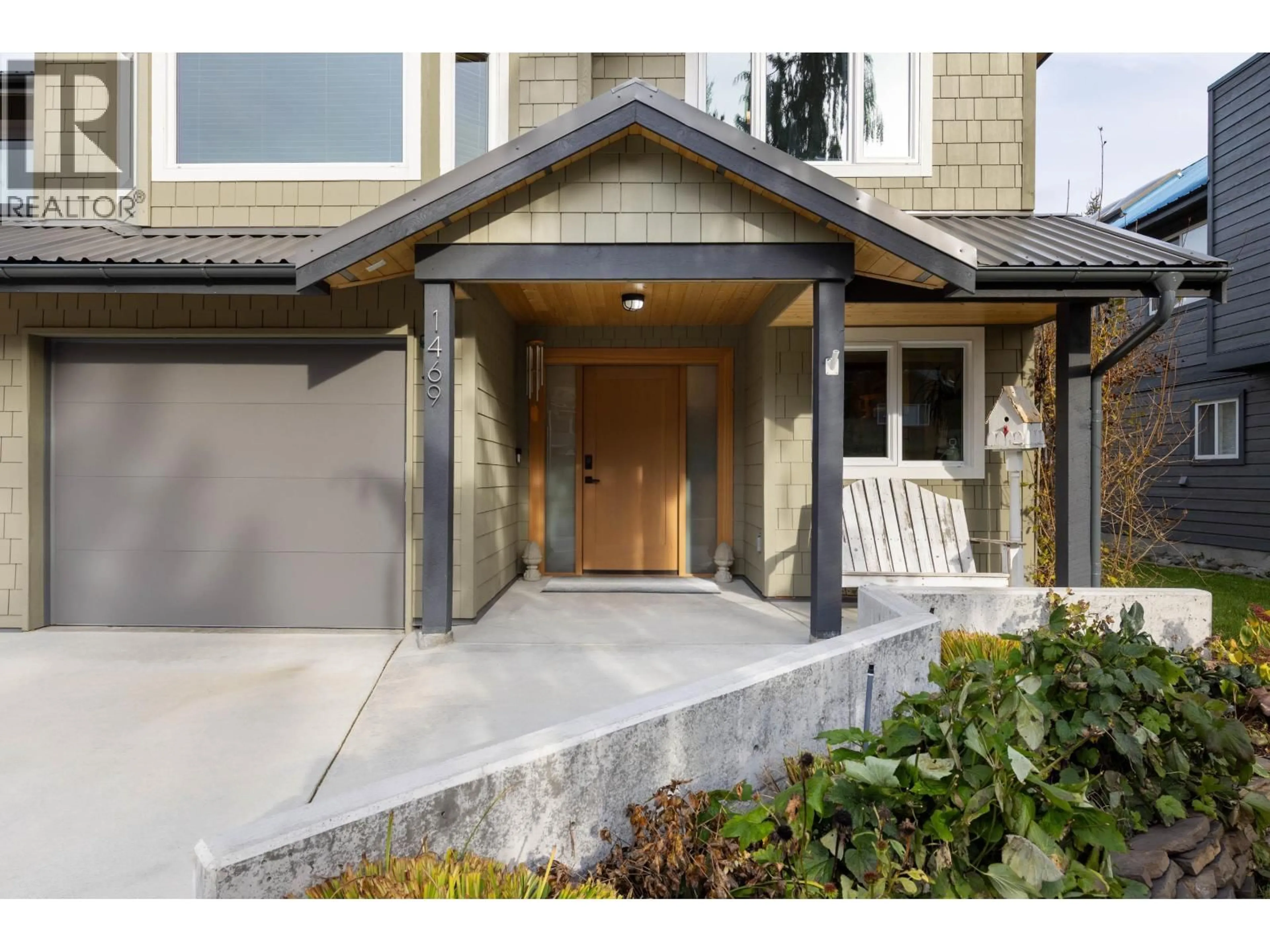 Indoor entryway for 1469 OLIVE STREET, Pemberton British Columbia V0N2L0