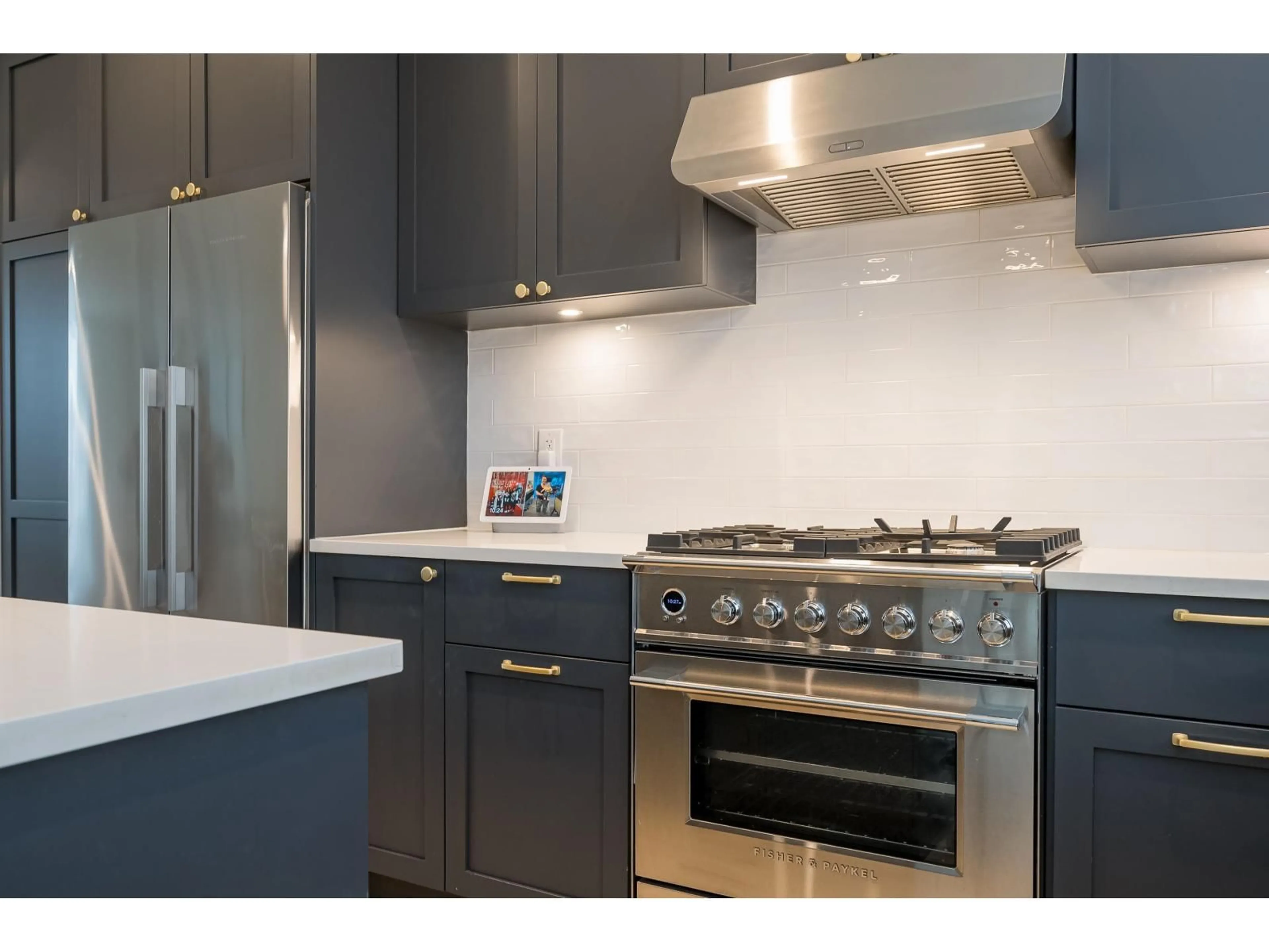 Contemporary kitchen, ceramic/tile floor for 20 - 16565 24A, Surrey British Columbia V3Z1H7