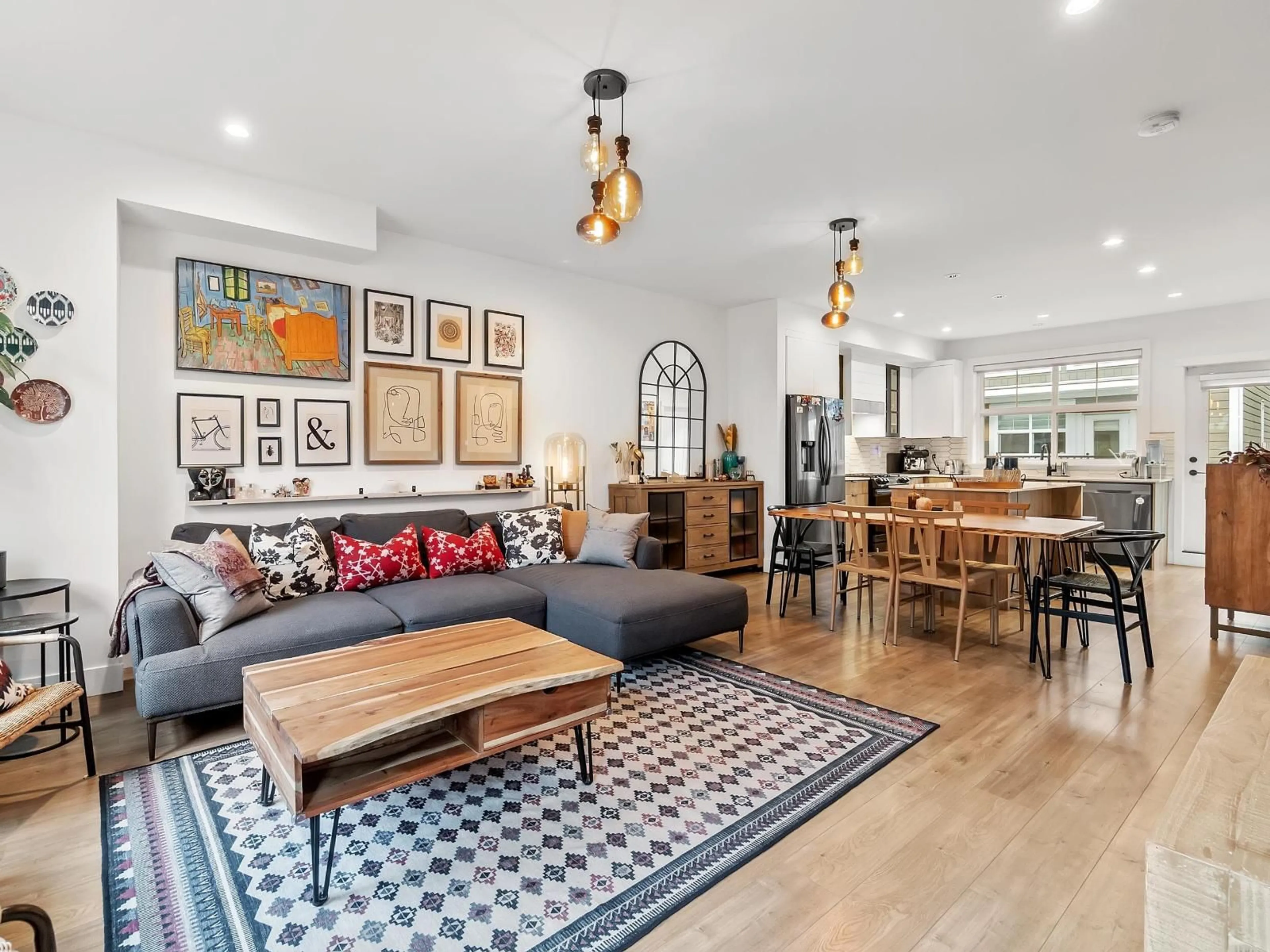 Living room with furniture, wood/laminate floor for 9 - 14541 WINTER CRESCENT CRESCENT, Surrey British Columbia V4P0G5