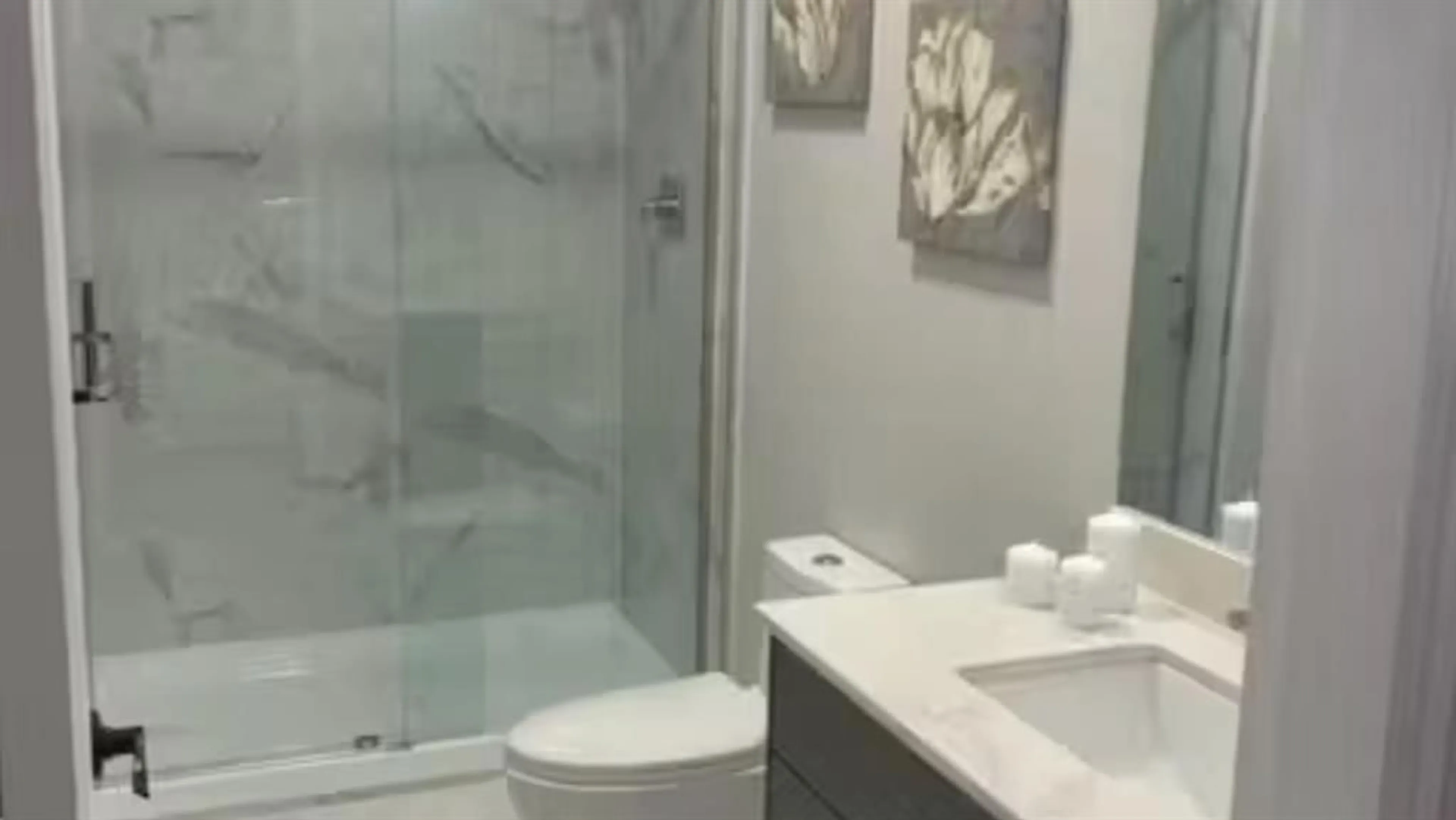 Standard bathroom, ceramic/tile floor for 617 - 10661 137A, Surrey British Columbia V3T4J7