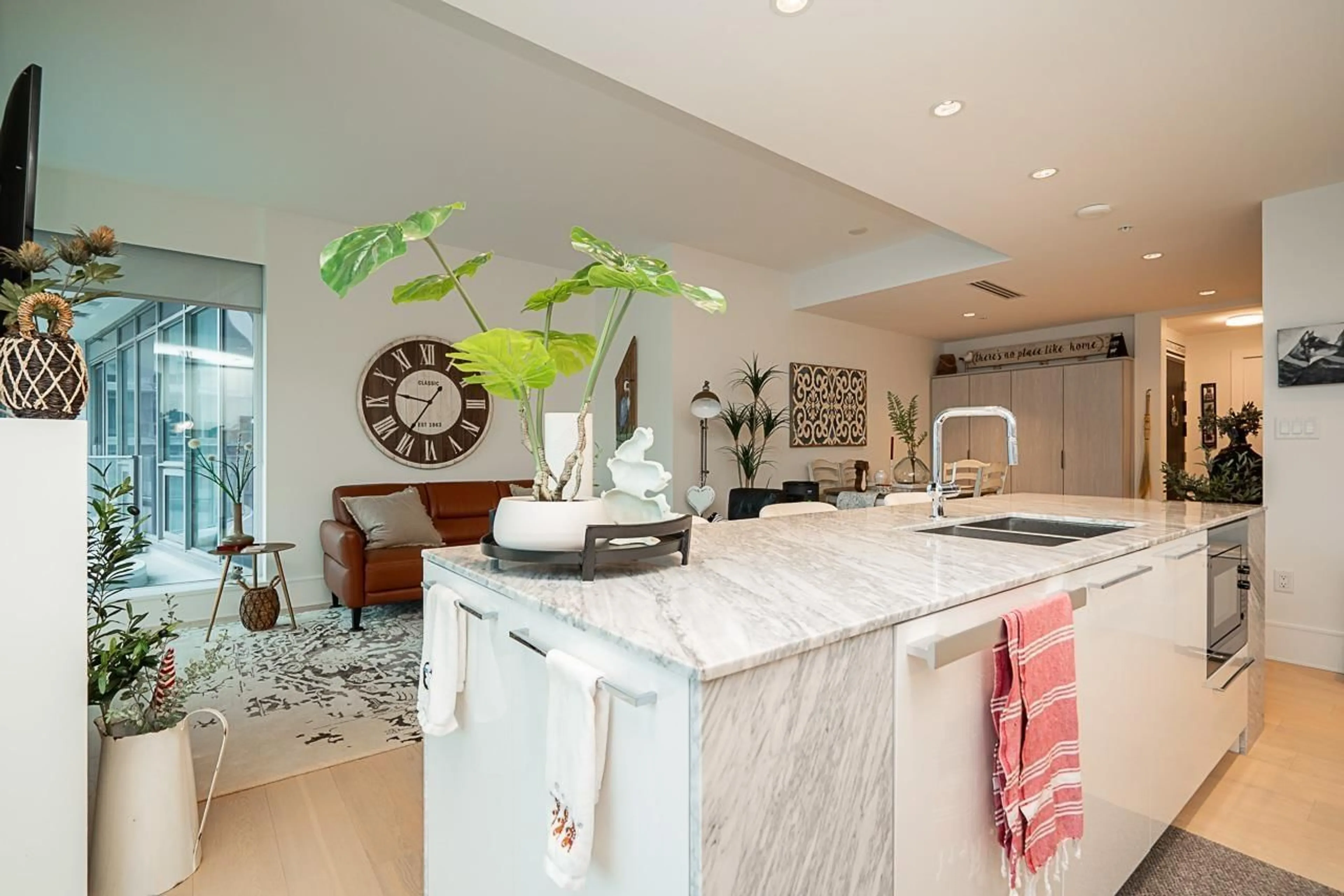 Contemporary kitchen, ceramic/tile floor for 602 - 1501 FOSTER STREET, White Rock British Columbia V4B0C3