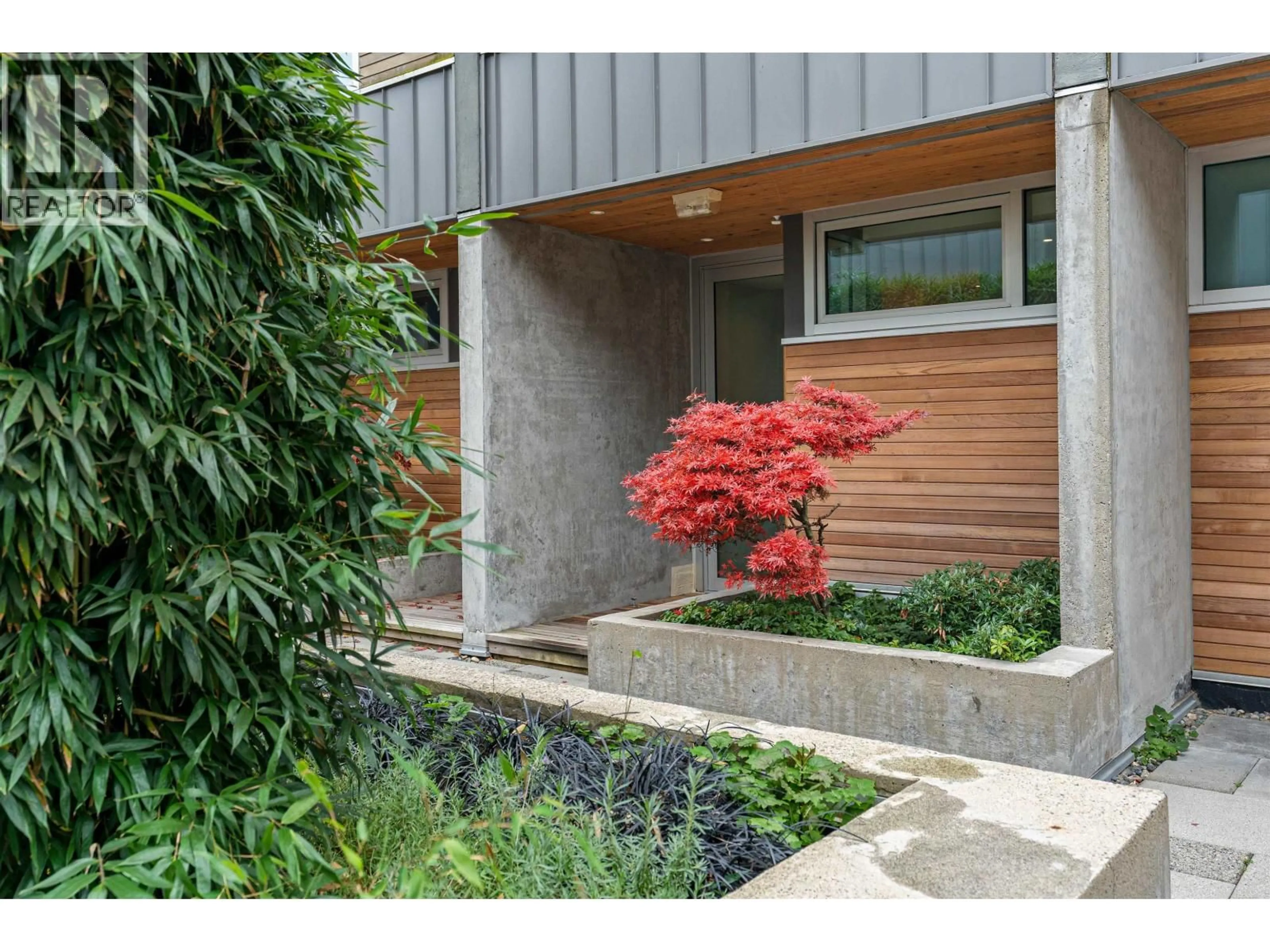 Indoor entryway for 7 - 850 W 8TH AVENUE, Vancouver British Columbia V5Z1E2