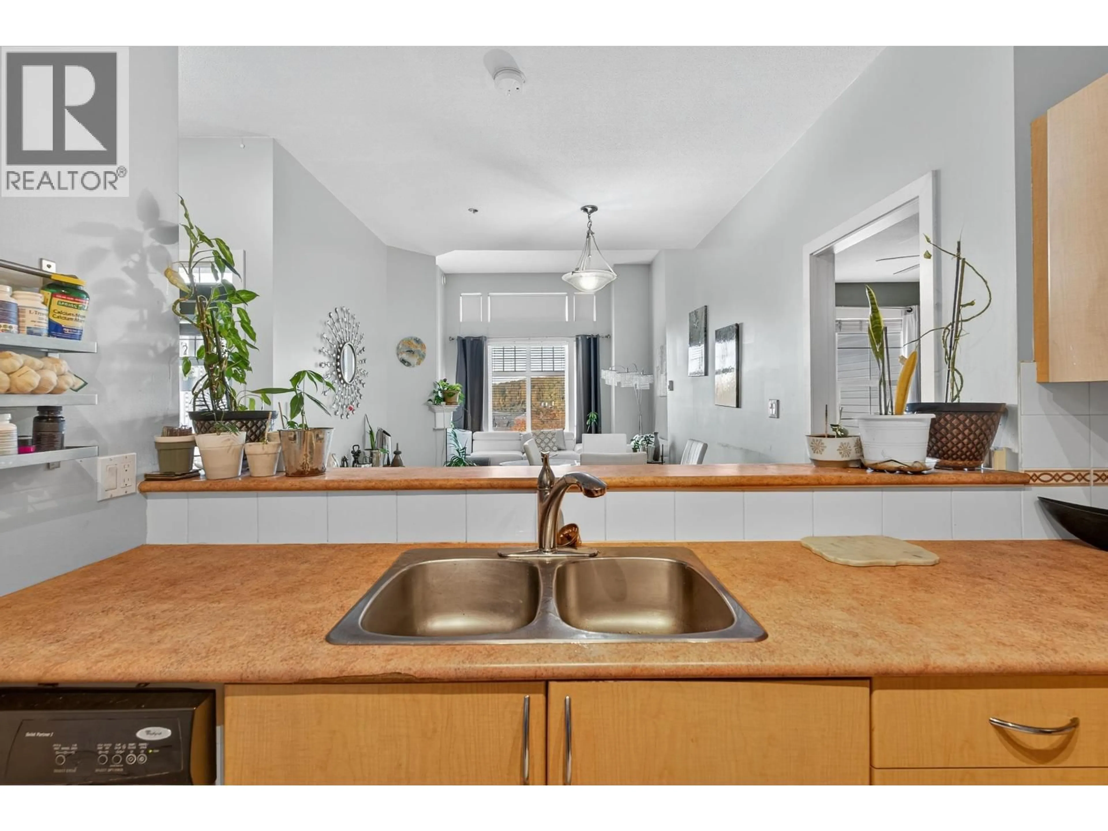 Open concept kitchen, ceramic/tile floor for 416 - 83 STAR CRESCENT, New Westminster British Columbia V3M6X8