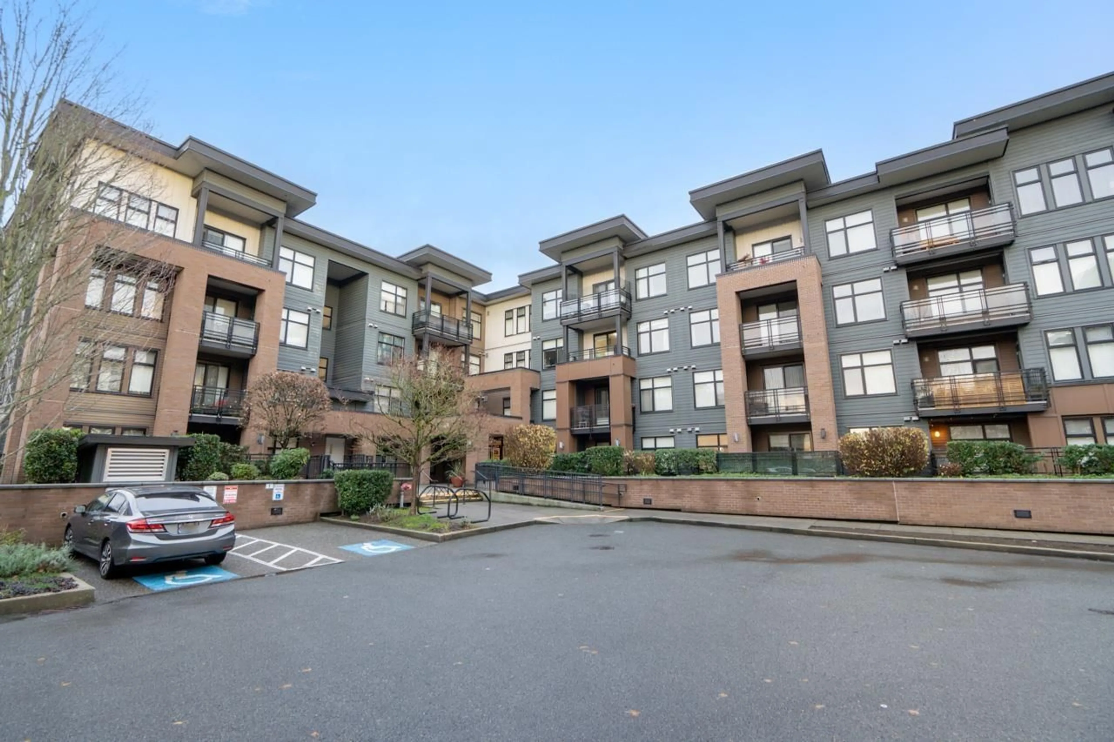 A pic from outside/outdoor area/front of a property/back of a property/a pic from drone, unknown for 114 - 20068 FRASER, Langley British Columbia V3A0H2