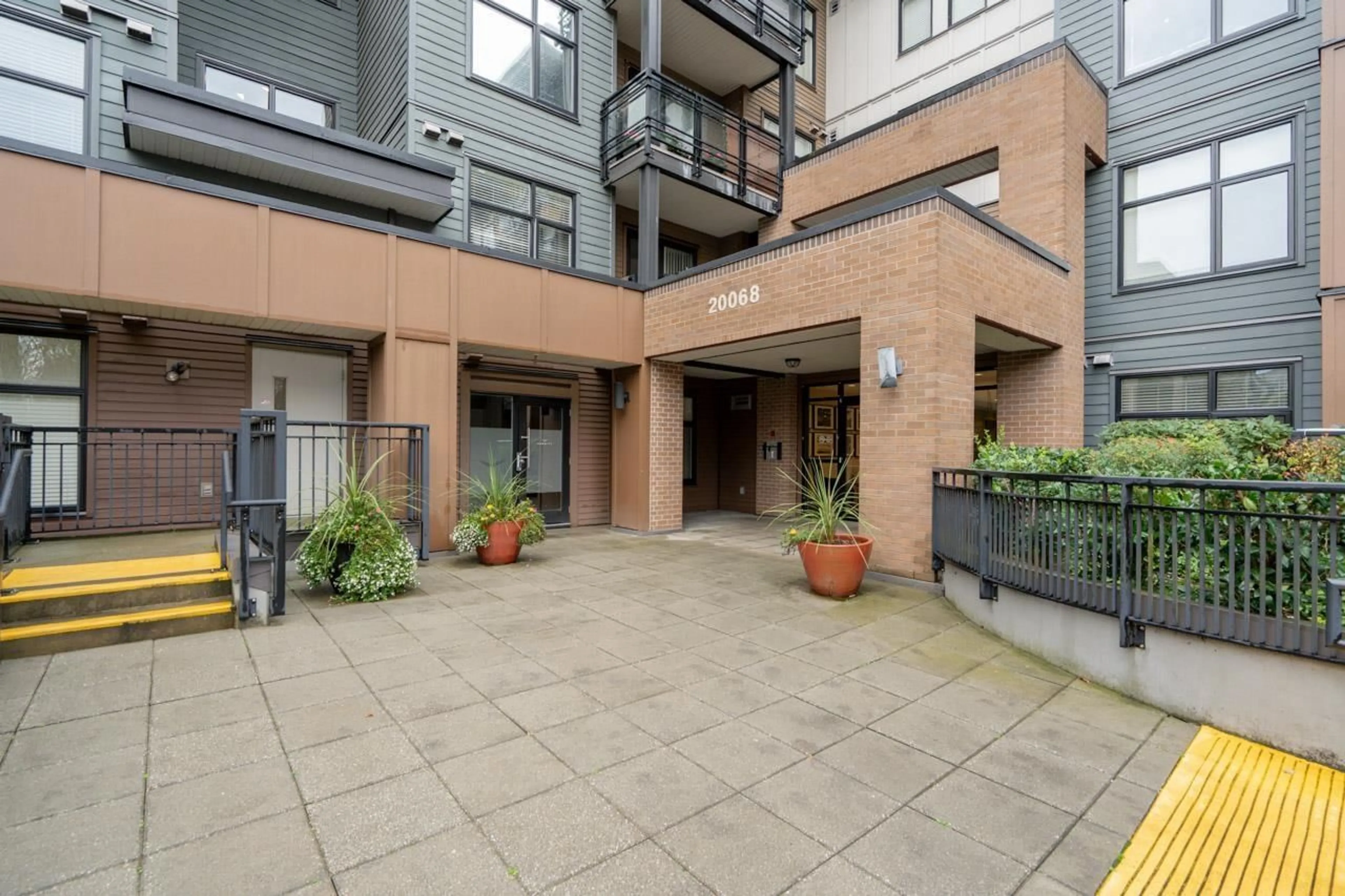 Patio, unknown for 114 - 20068 FRASER, Langley British Columbia V3A0H2