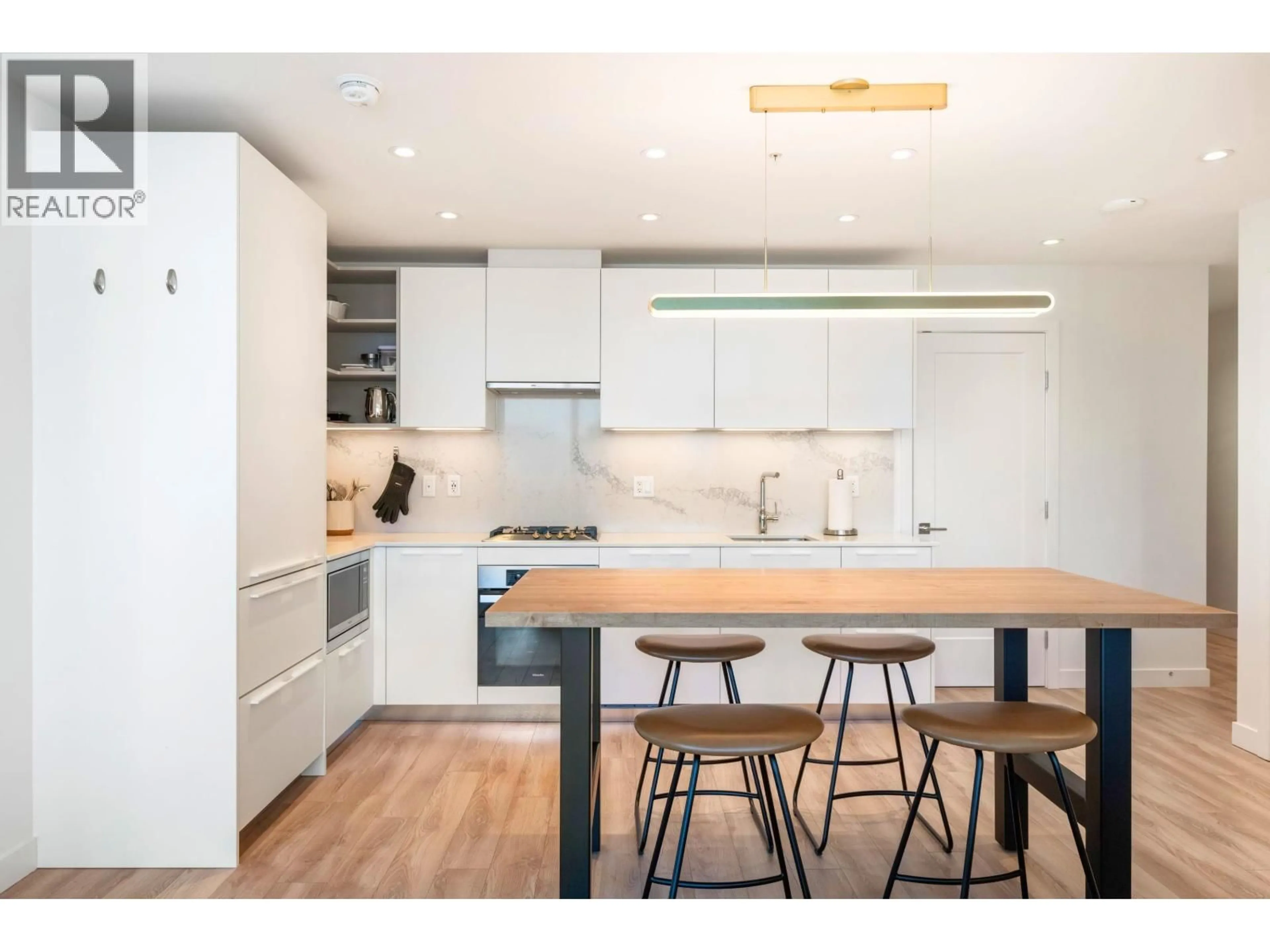 Open concept kitchen, wood/laminate floor for 3104 - 6699 DUBLANE AVENUE, Burnaby British Columbia V5H0J8