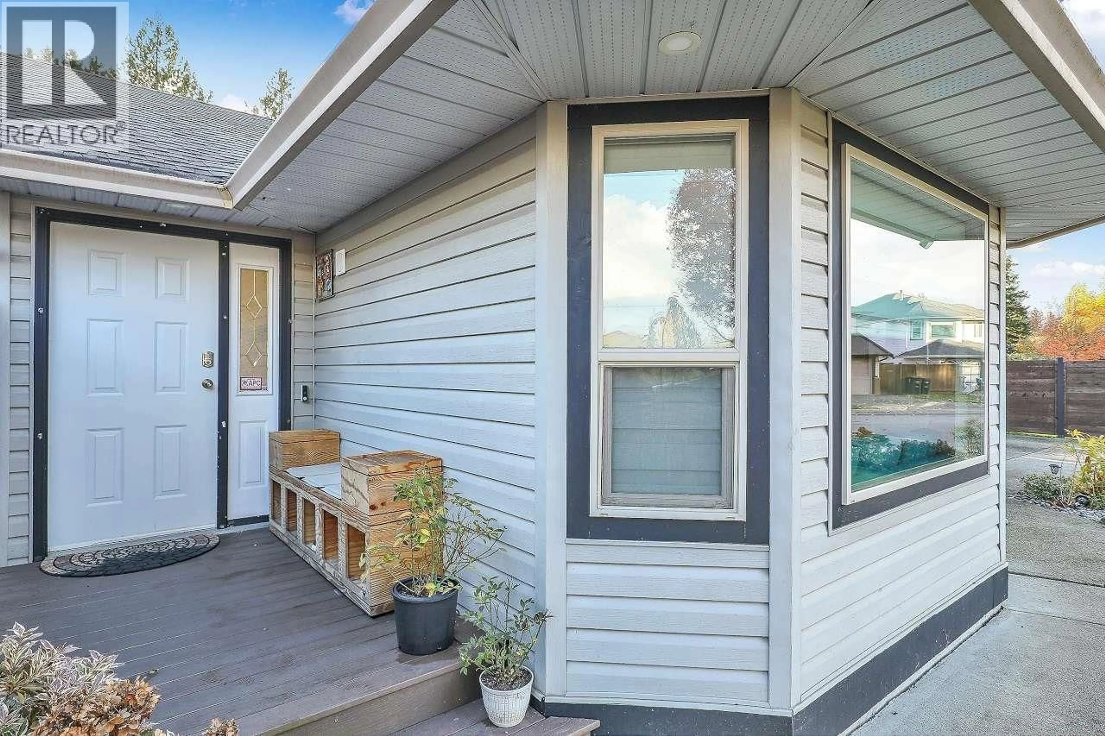 Home with vinyl exterior material, street for 19358 CUSICK CRESCENT, Pitt Meadows British Columbia V3Y2M9