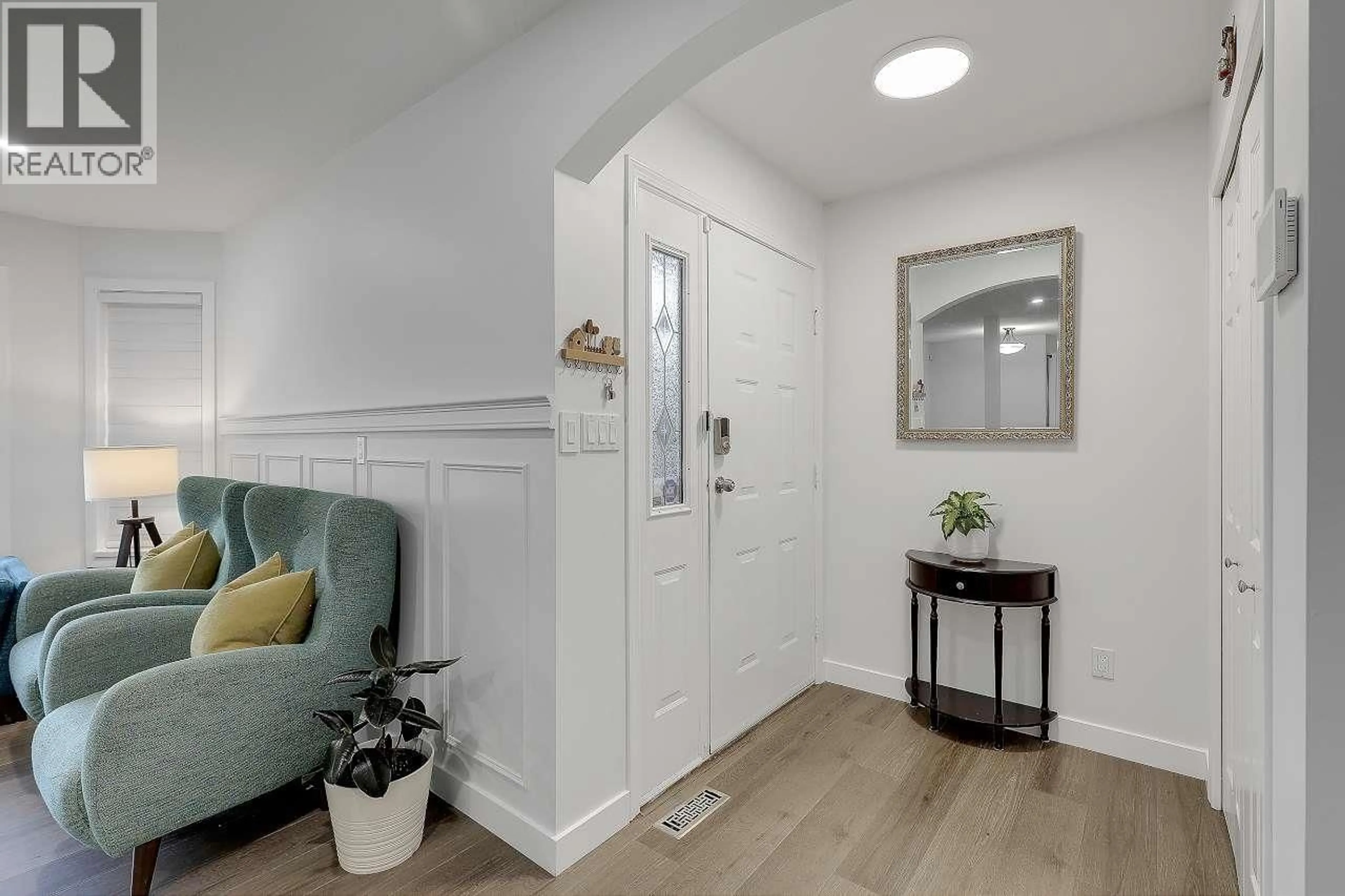 Indoor entryway for 19358 CUSICK CRESCENT, Pitt Meadows British Columbia V3Y2M9