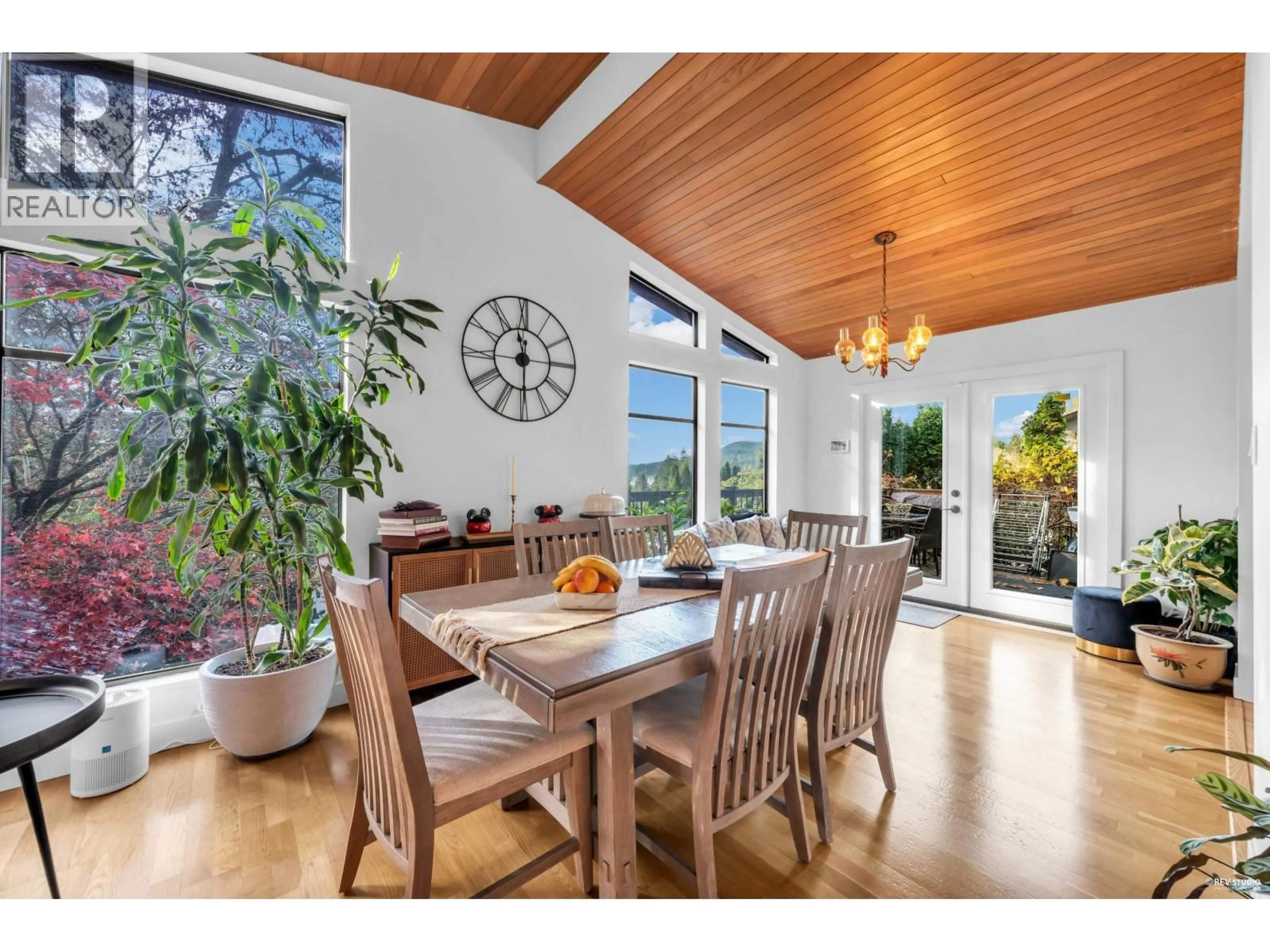 Dining room, wood/laminate floor for 7 BIGNALL BAY, Port Moody British Columbia V3H3N5