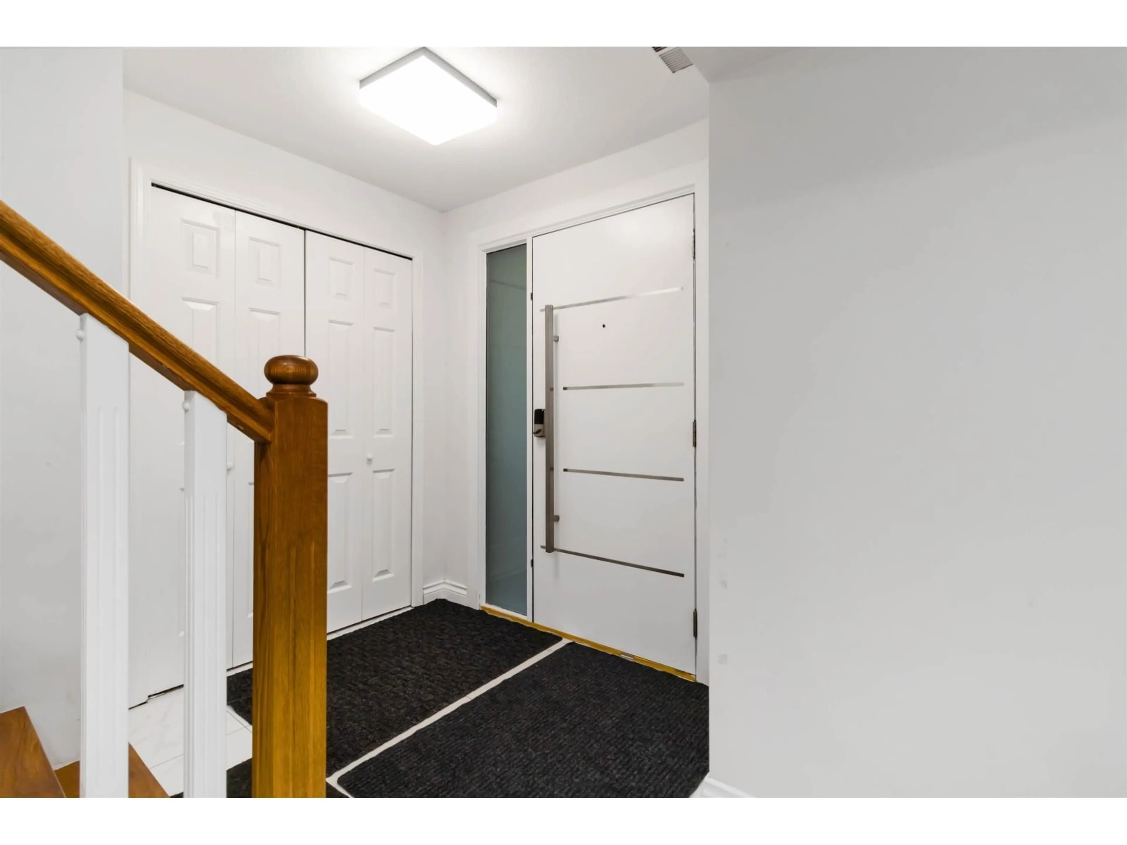 Indoor foyer for 2934 OSPREY EAST, Abbotsford British Columbia V2T5P7