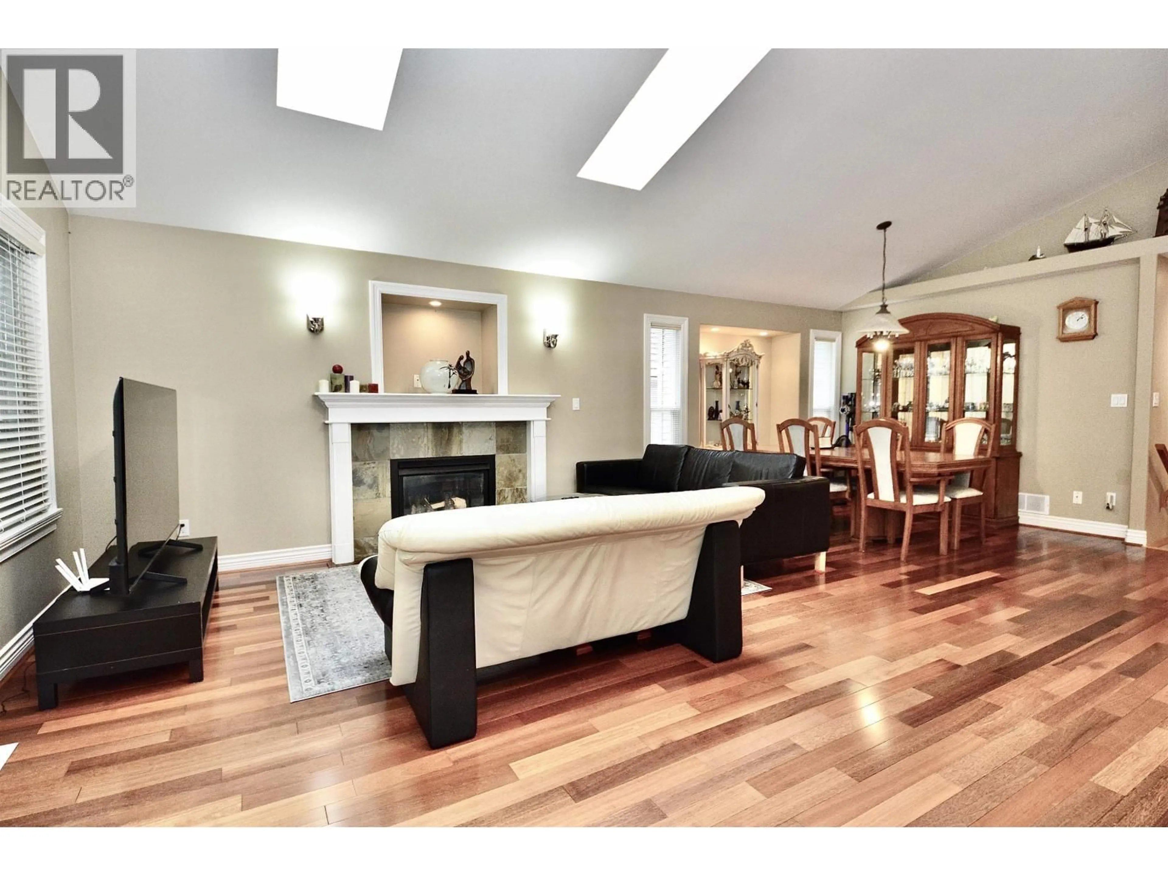 Living room with furniture, wood/laminate floor for 3035 MAPLEWOOD COURT, Coquitlam British Columbia V3E3P3