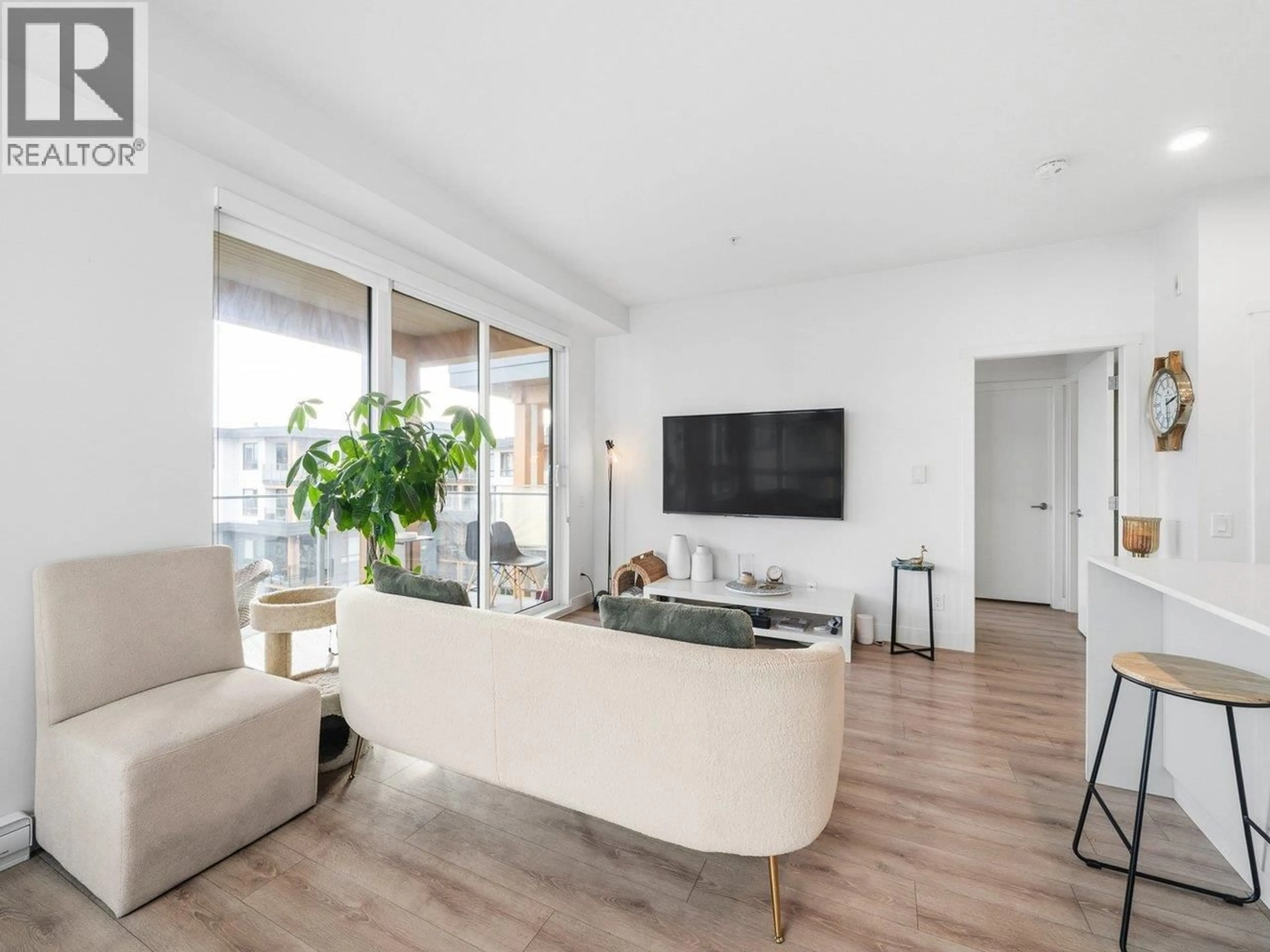 Living room with furniture, unknown for 613 - 735 ANSKAR COURT, Coquitlam British Columbia V3J0L7