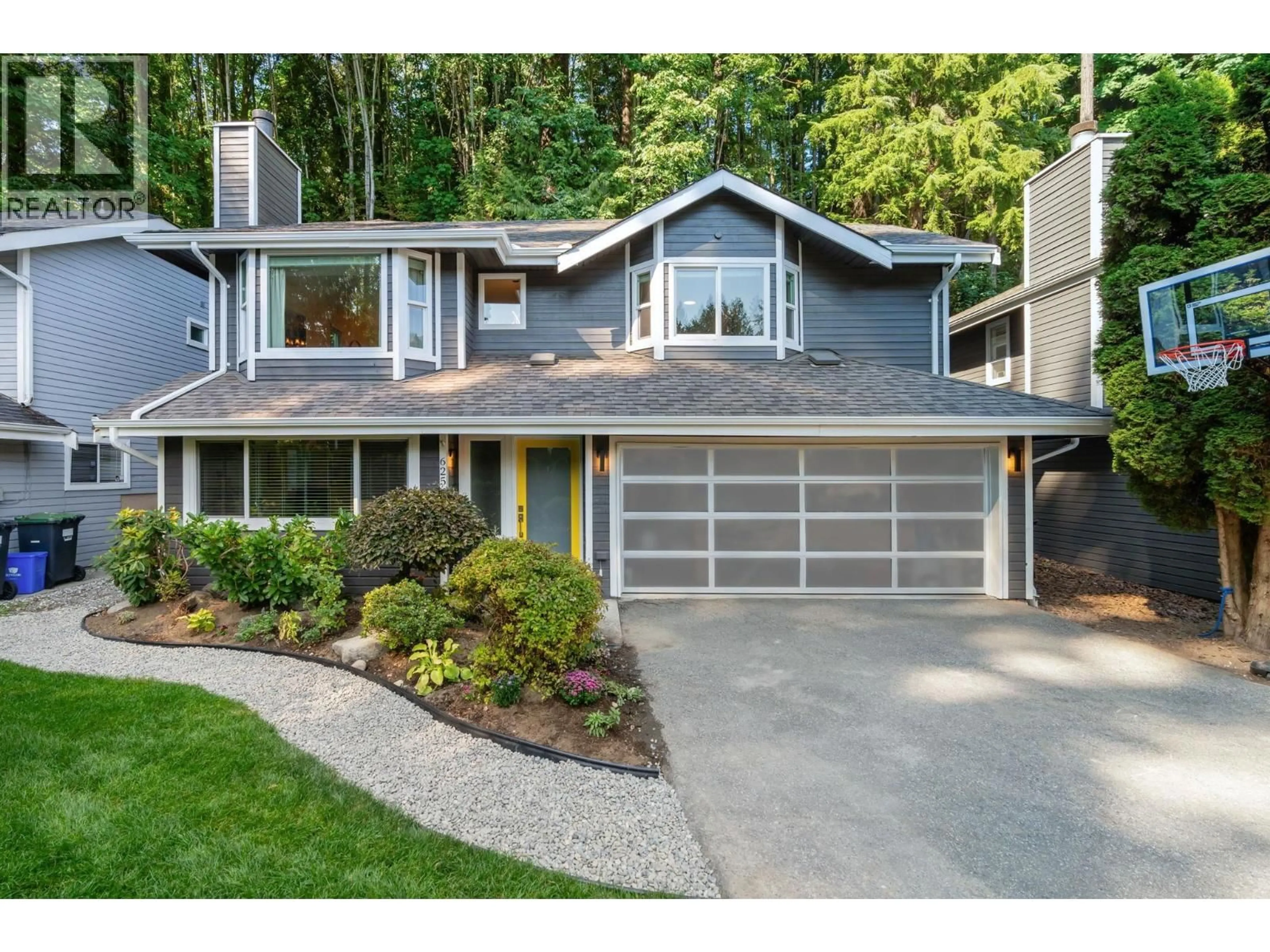 Home with vinyl exterior material, street for 625 SEYMOUR COURT, North Vancouver British Columbia V7J3S7