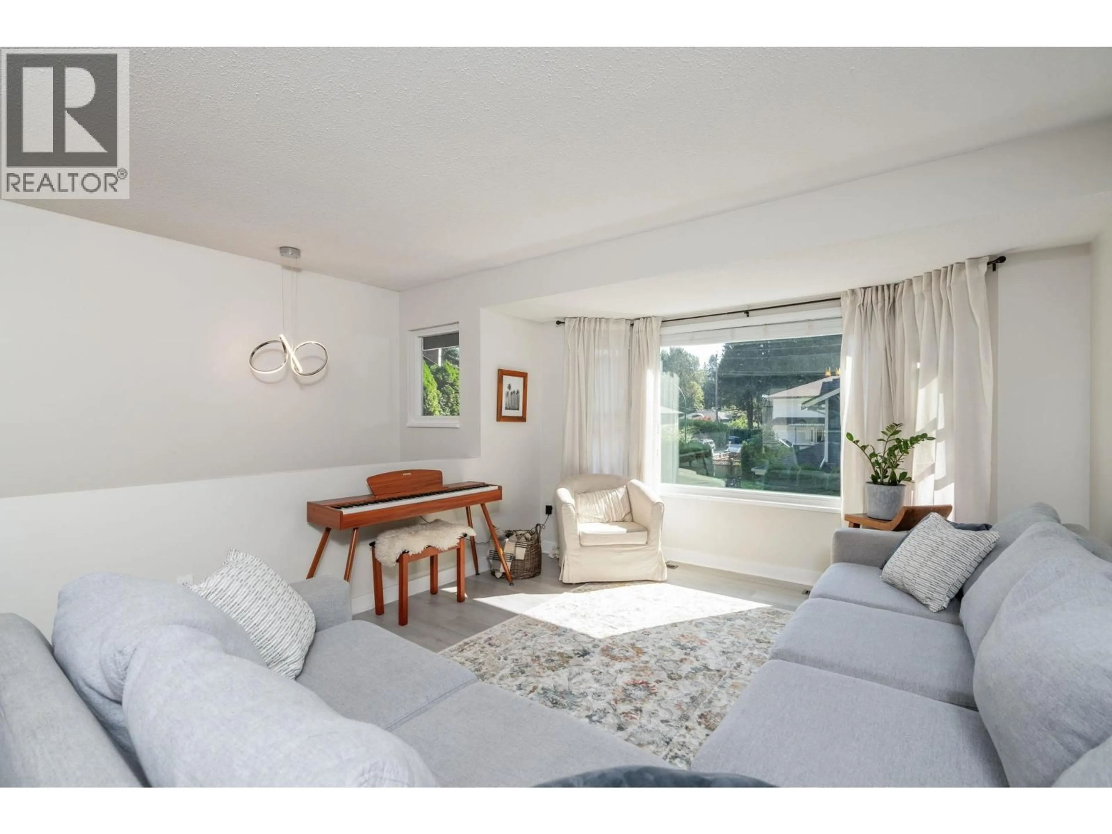 Living room with furniture, unknown for 625 SEYMOUR COURT, North Vancouver British Columbia V7J3S7