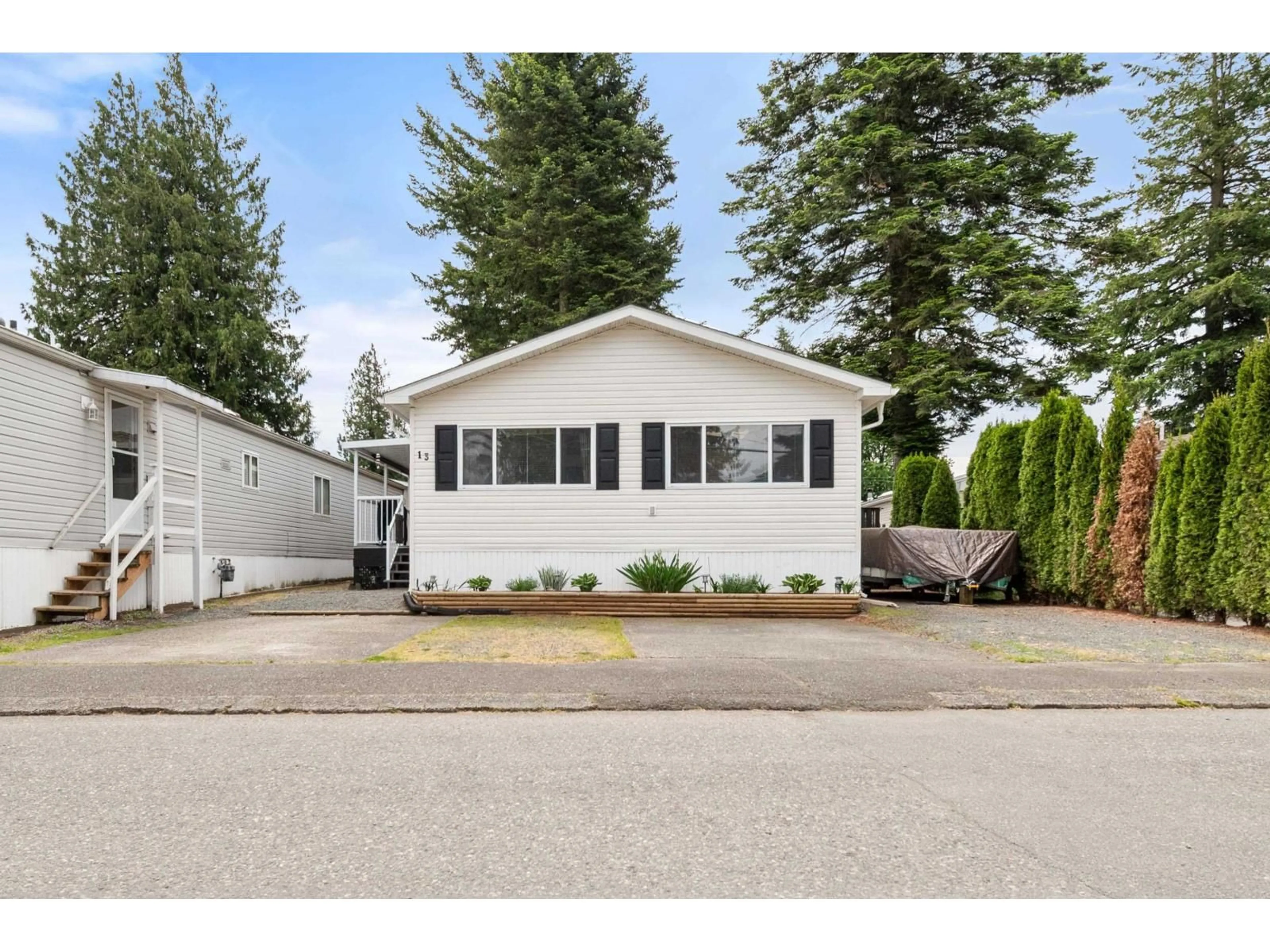 Home with vinyl exterior material, street for 13 - 6338 VEDDER ROAD, Chilliwack British Columbia V2R1C6