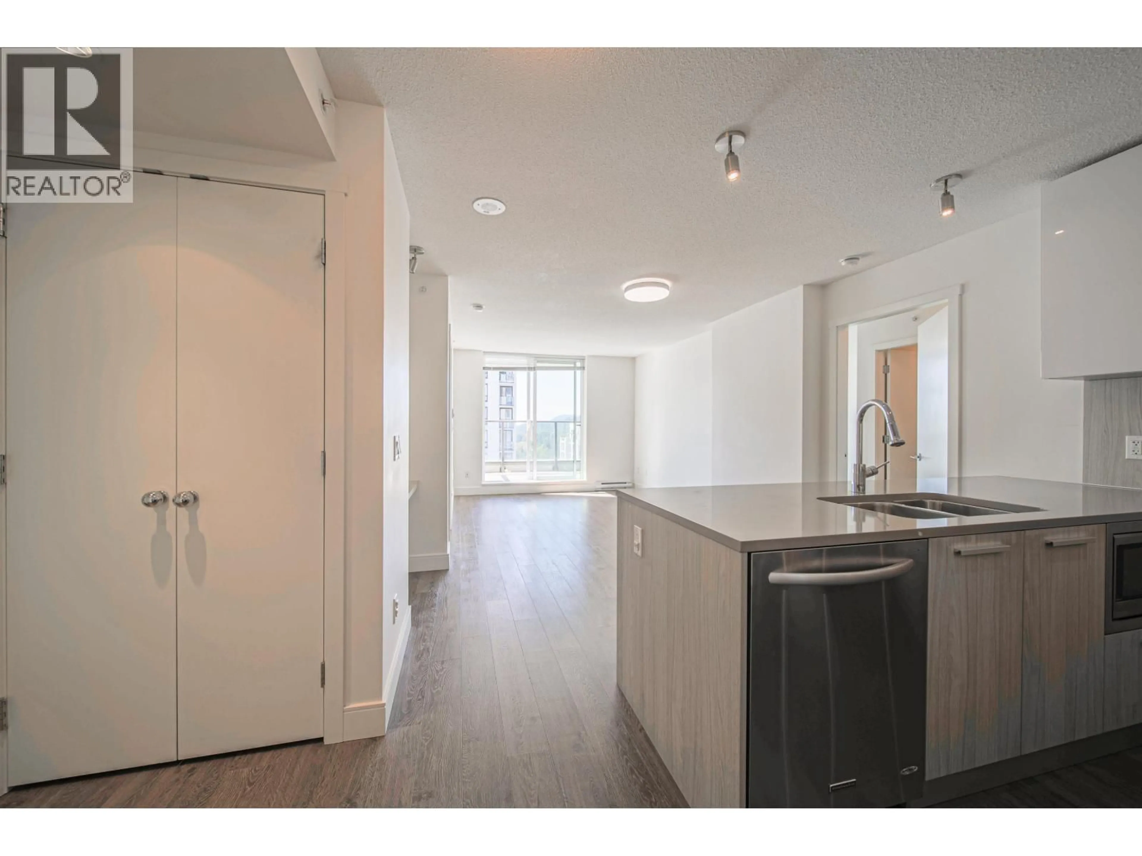 Unknown for 2207 - 3007 GLEN DRIVE, Coquitlam British Columbia V3B0L8