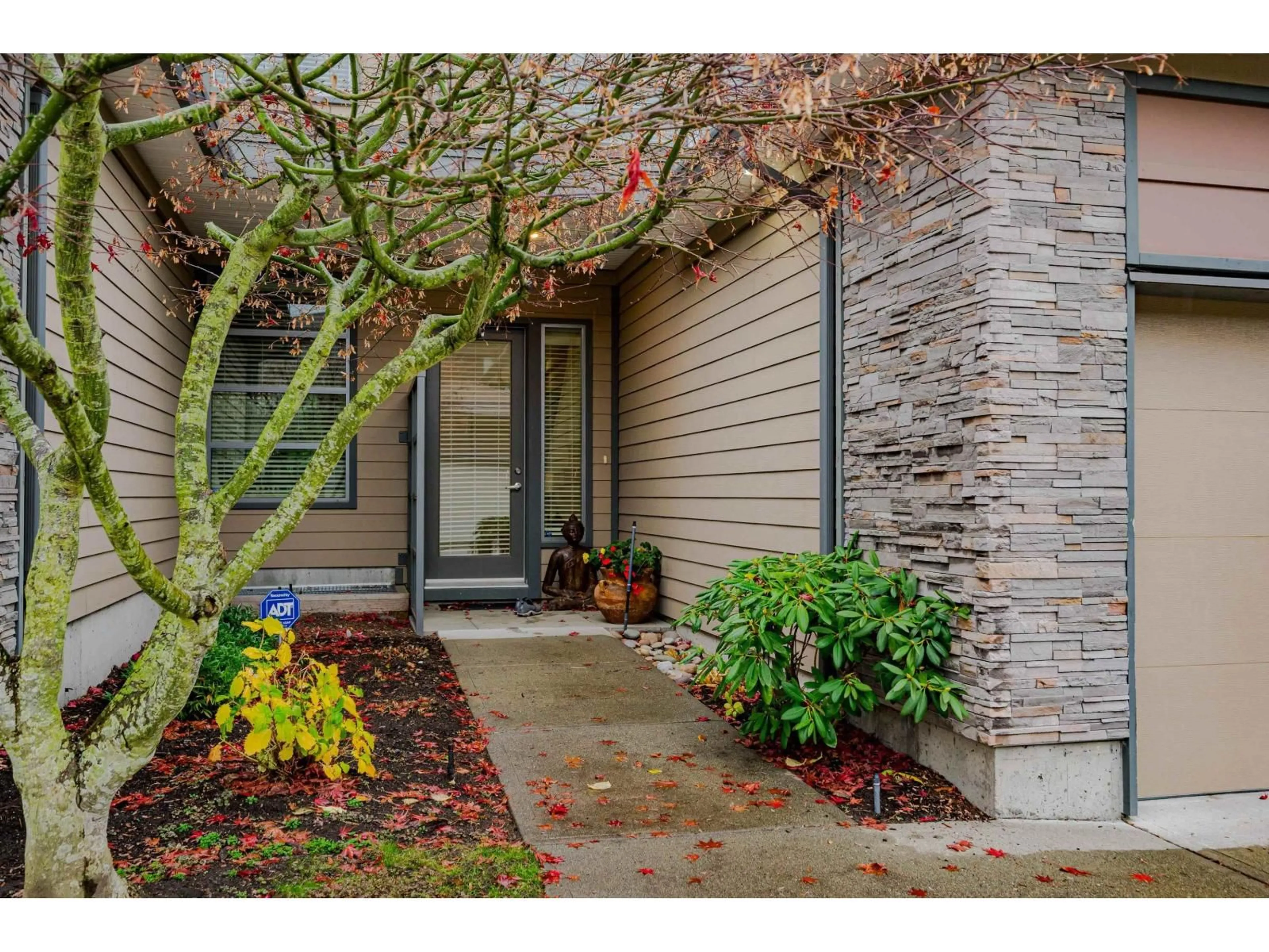 Indoor entryway for 44 - 2603 162, Surrey British Columbia V3S2L4