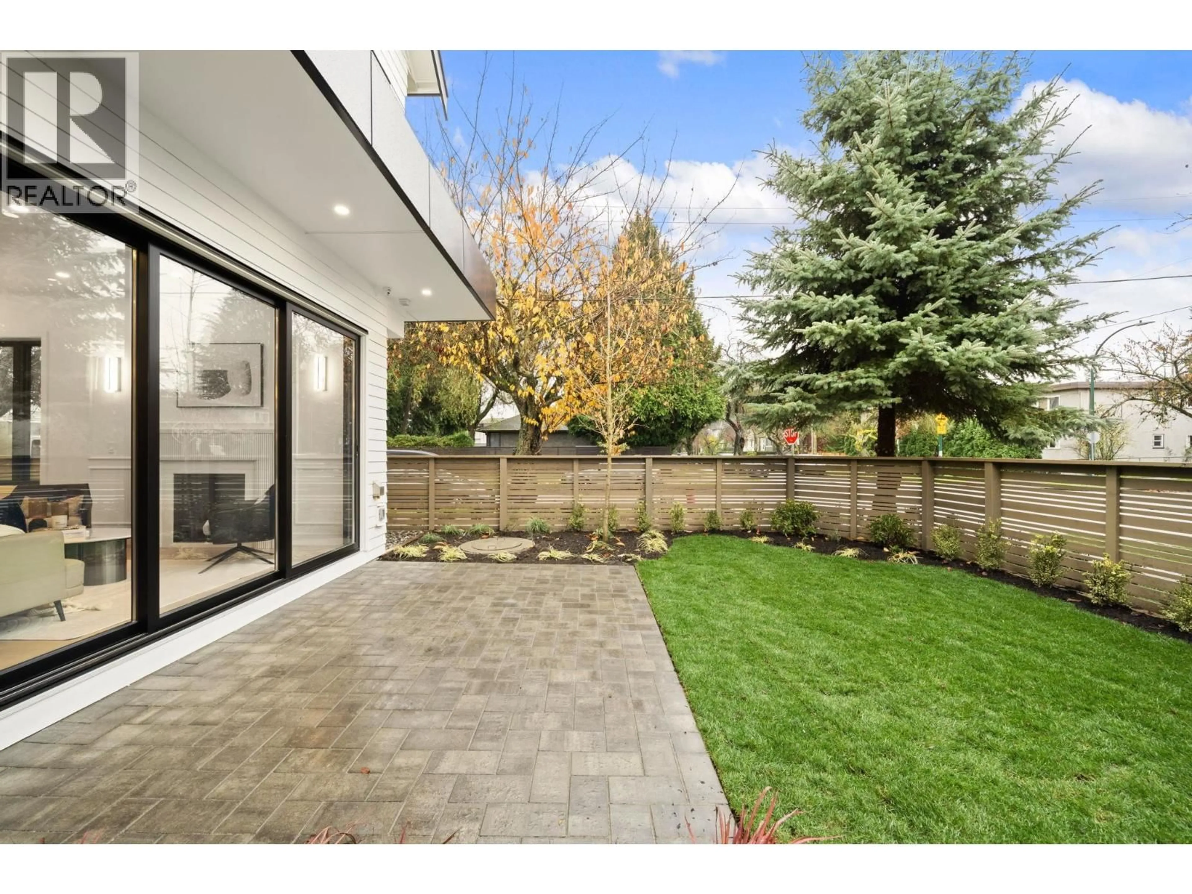 Patio, street for 1095 14TH AVENUE, Vancouver British Columbia V5T2P1