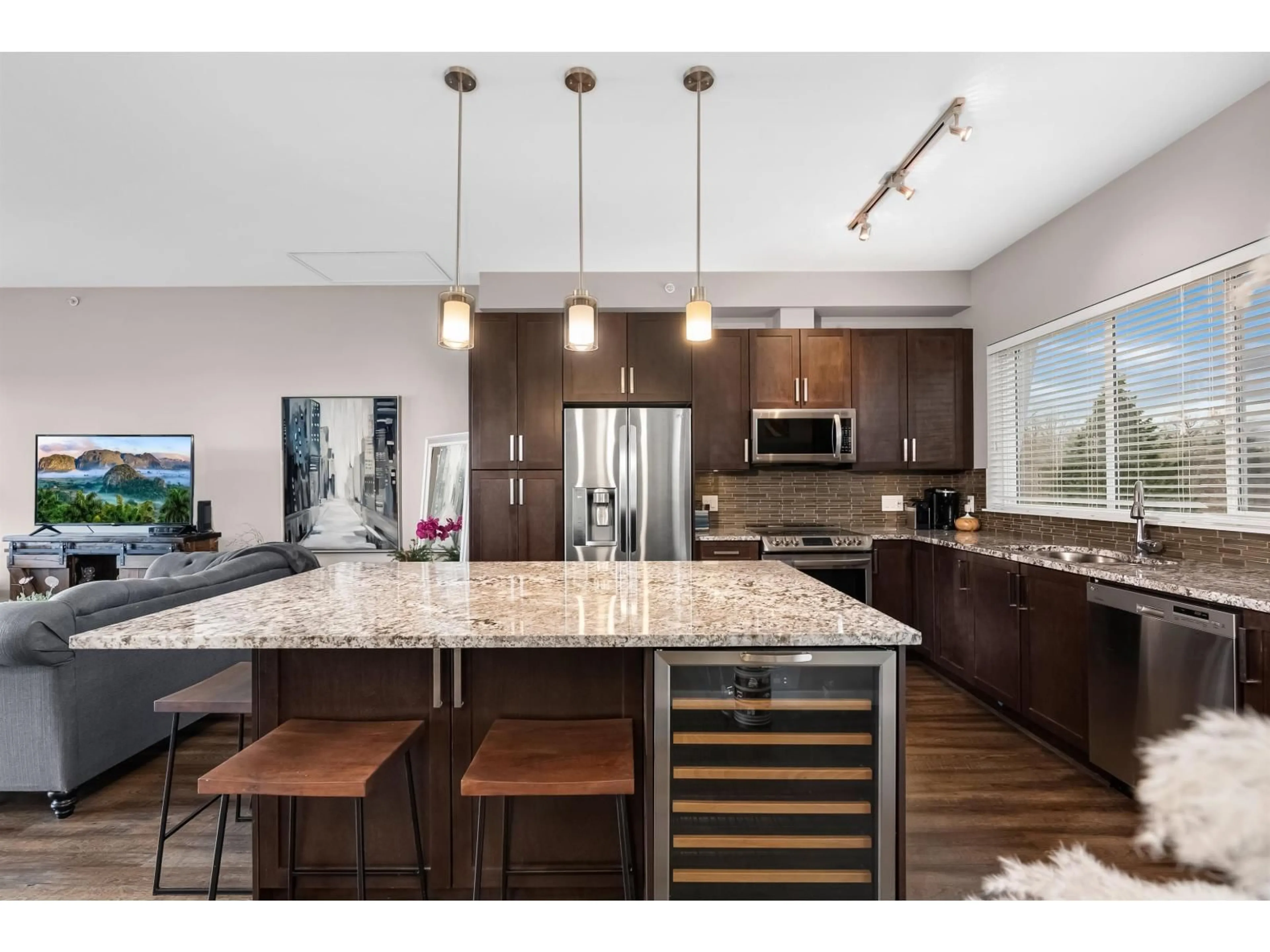 Open concept kitchen, unknown for 410 - 6470 194, Surrey British Columbia V4N6J9