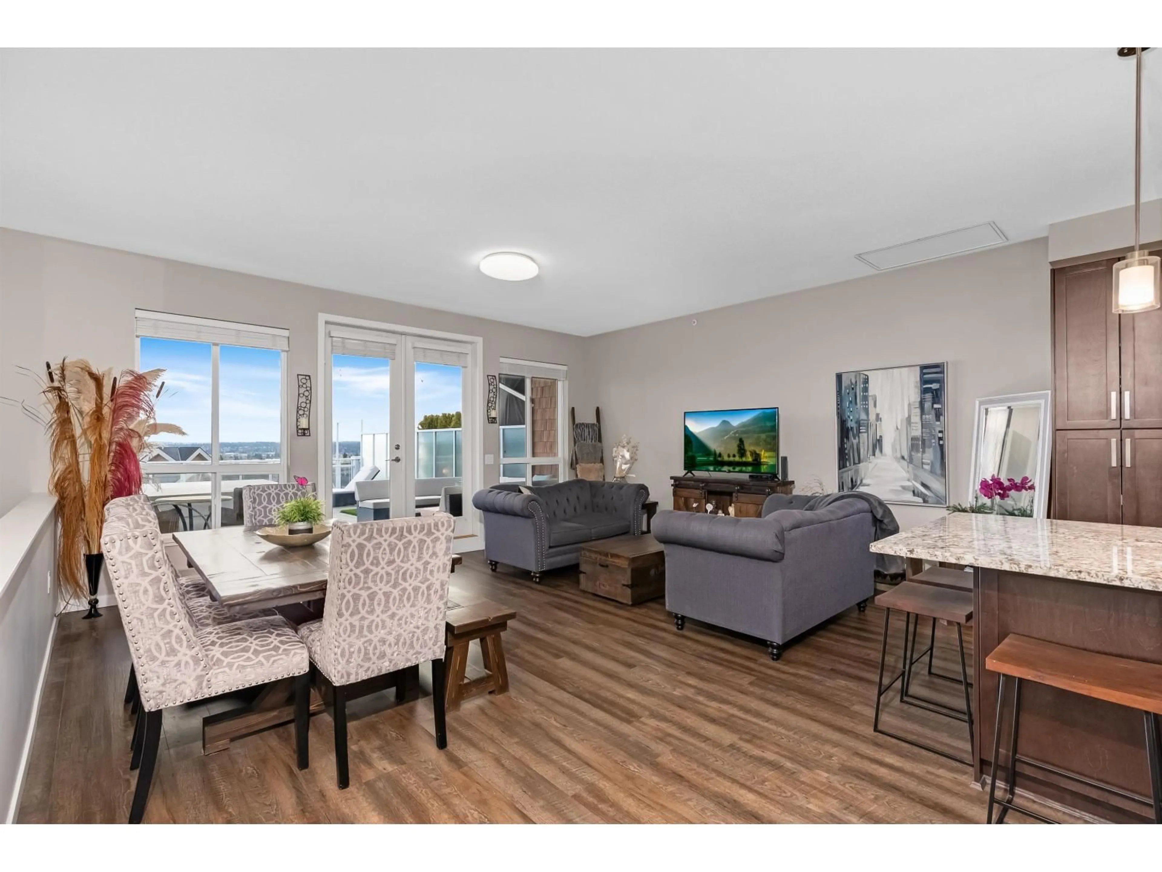 Living room with furniture, wood/laminate floor for 410 - 6470 194, Surrey British Columbia V4N6J9