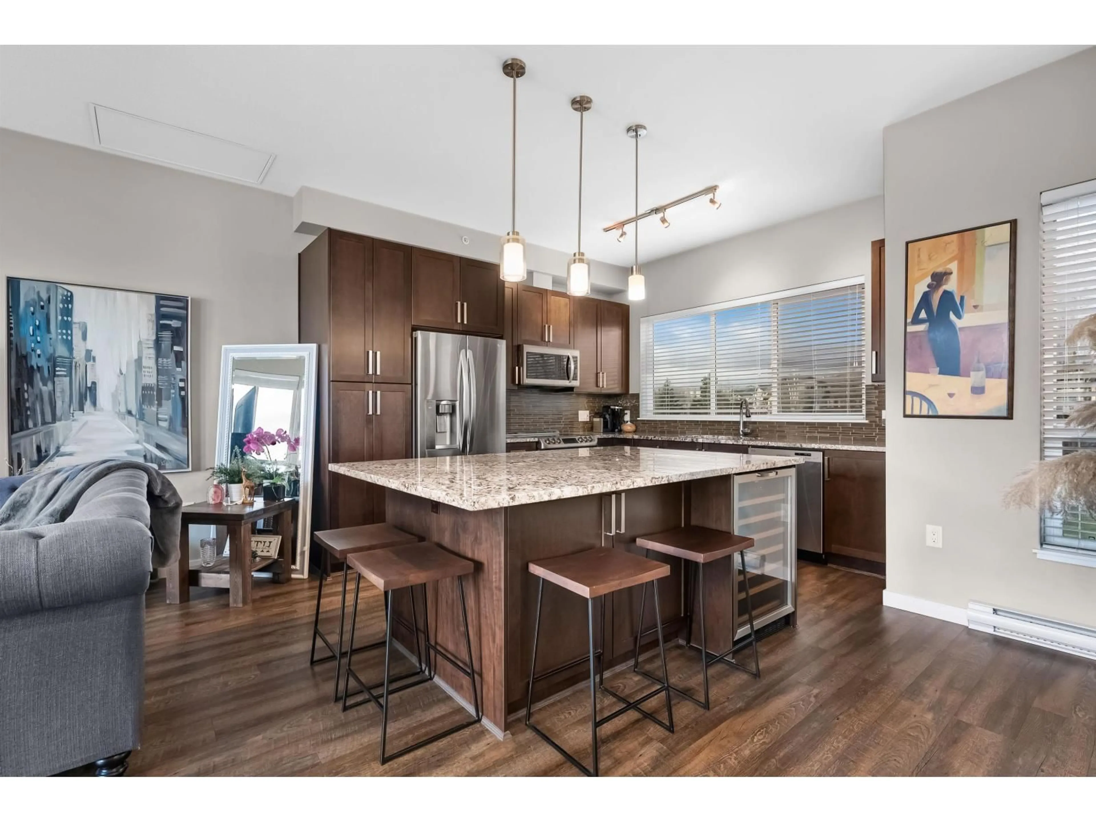 Open concept kitchen, wood/laminate floor for 410 - 6470 194, Surrey British Columbia V4N6J9