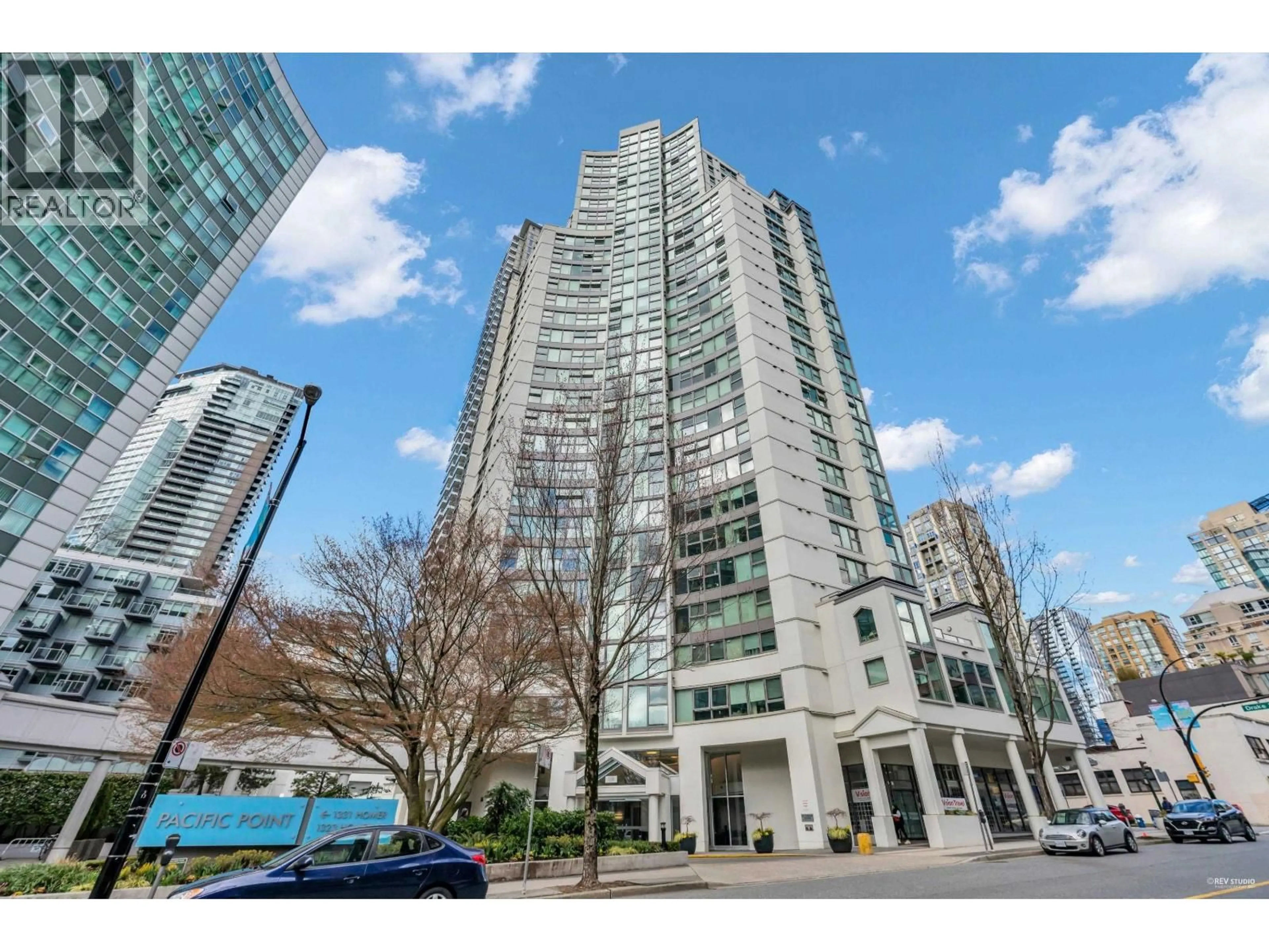 Indoor foyer for 703 - 1323 HOMER STREET, Vancouver British Columbia V6B5T1