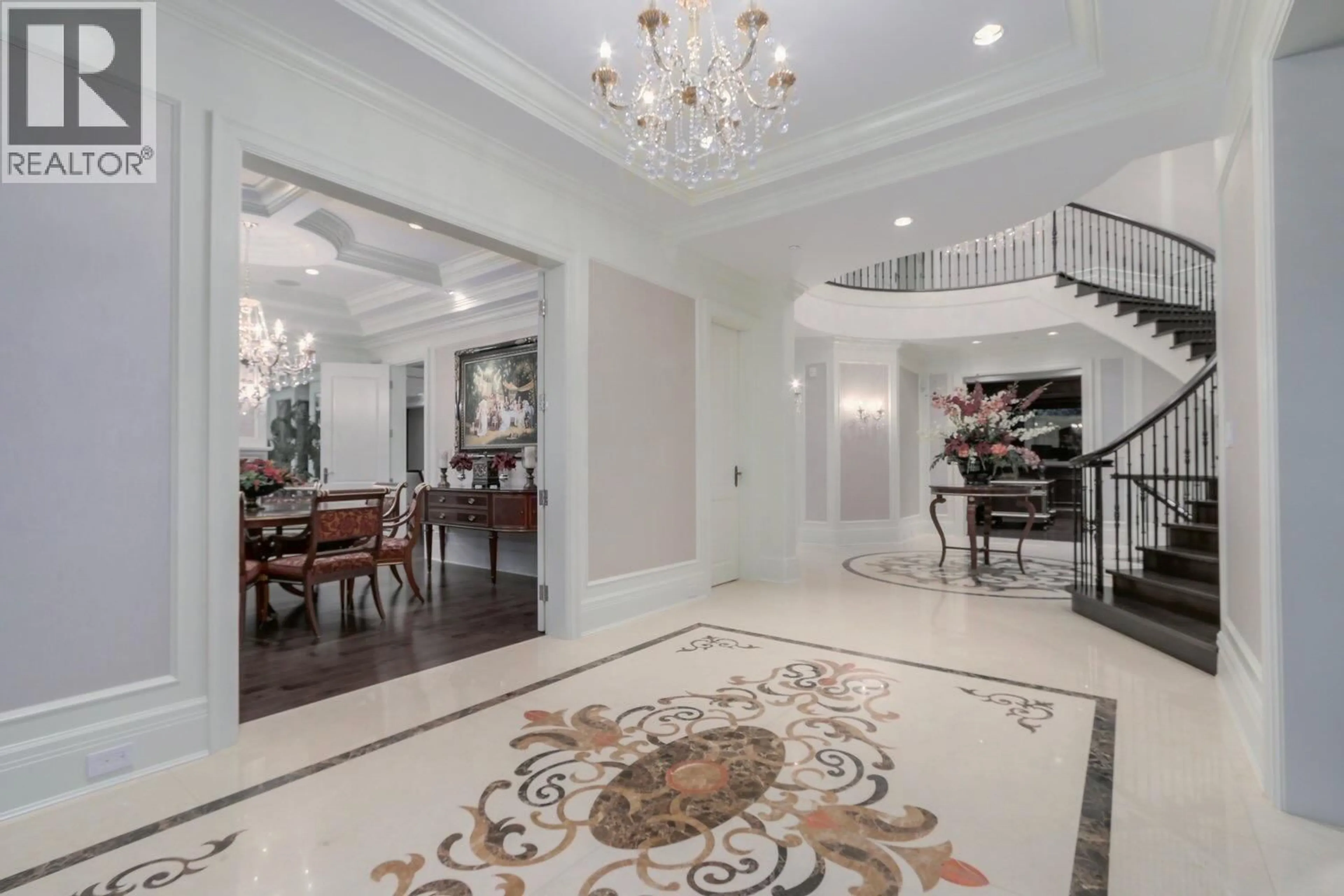 Indoor foyer for 805 KING GEORGES WAY, West Vancouver British Columbia V7S1S4