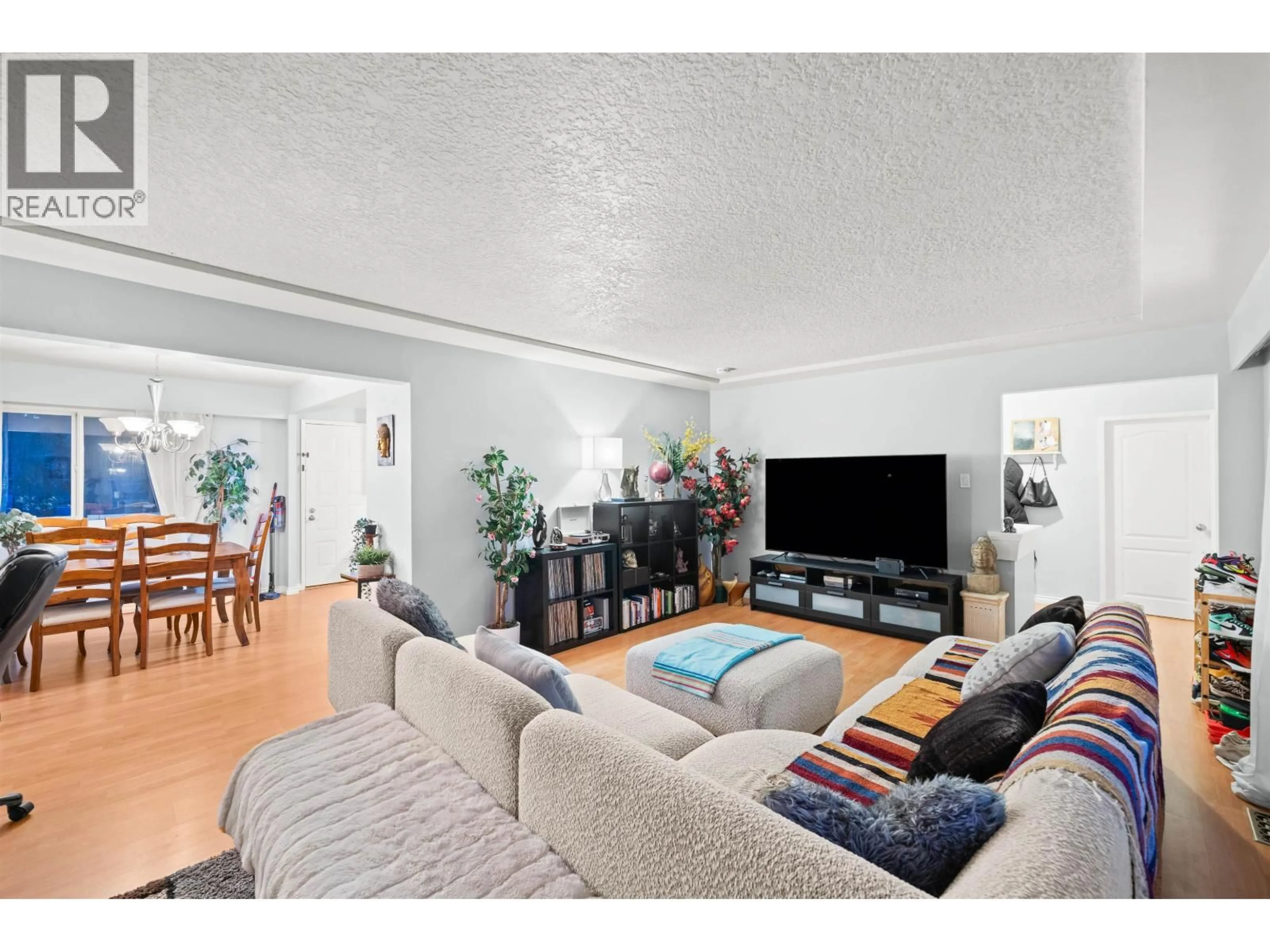 Living room with furniture, unknown for 3949 SEFTON STREET, Port Coquitlam British Columbia V3B3S2