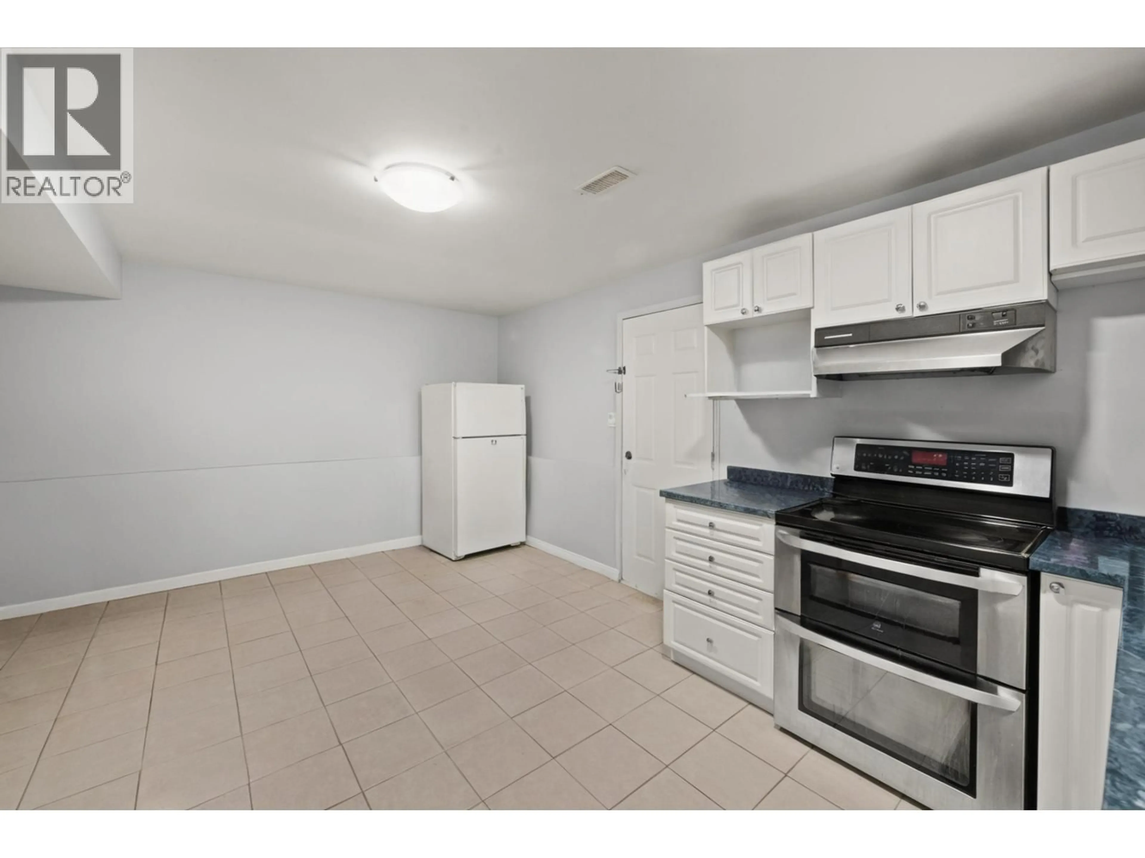 Standard kitchen, unknown for 3949 SEFTON STREET, Port Coquitlam British Columbia V3B3S2